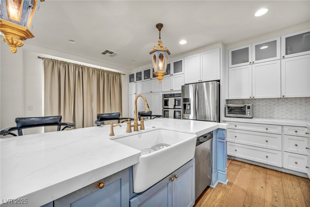 6908 Forest Gate Street