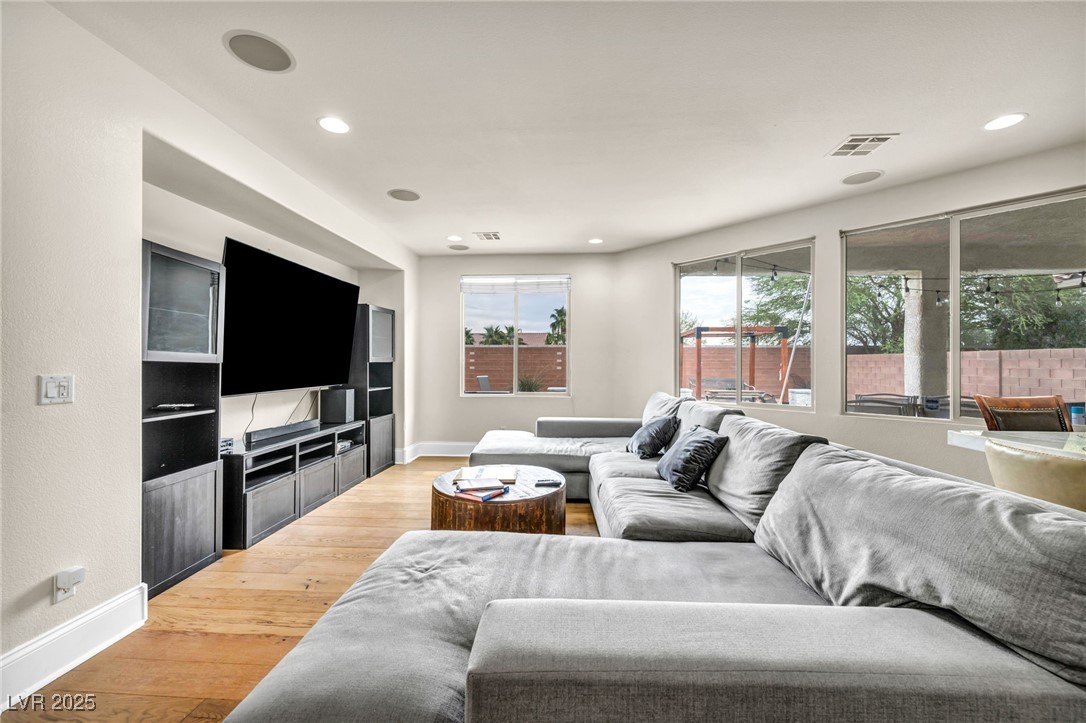 6908 Forest Gate Street