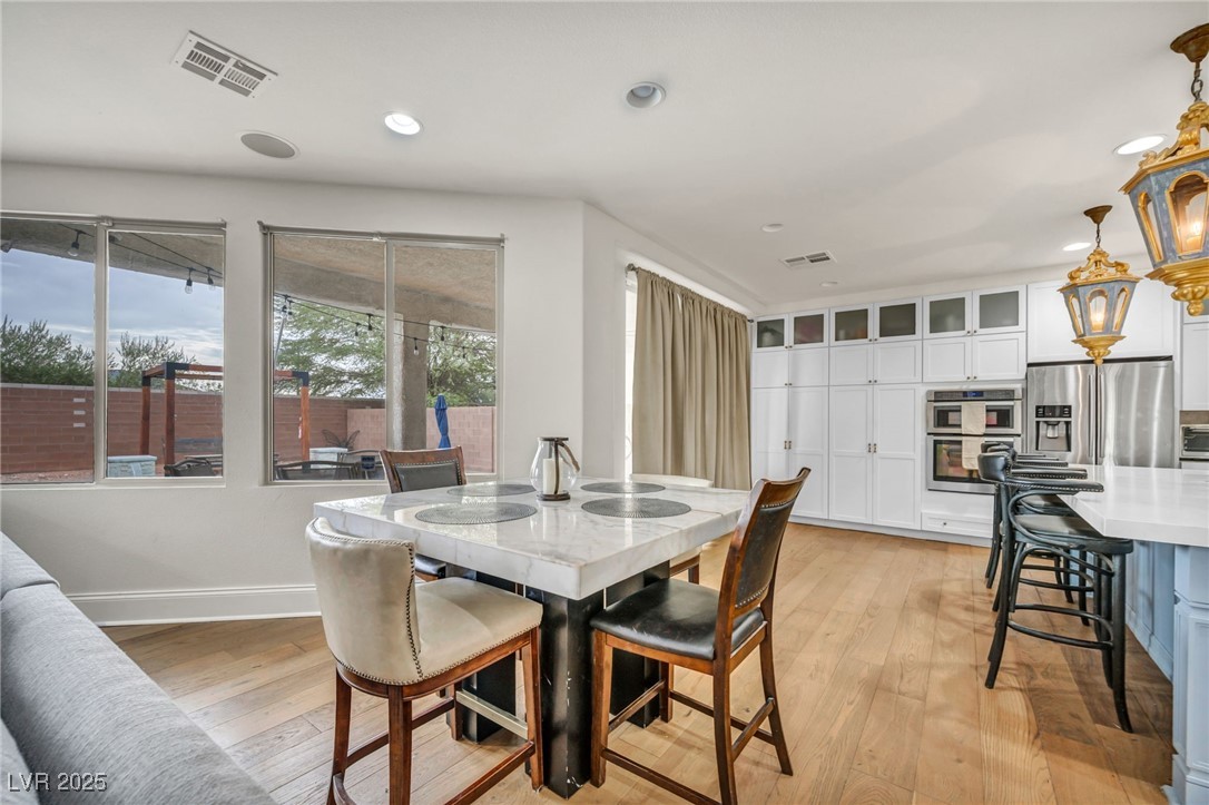 6908 Forest Gate Street