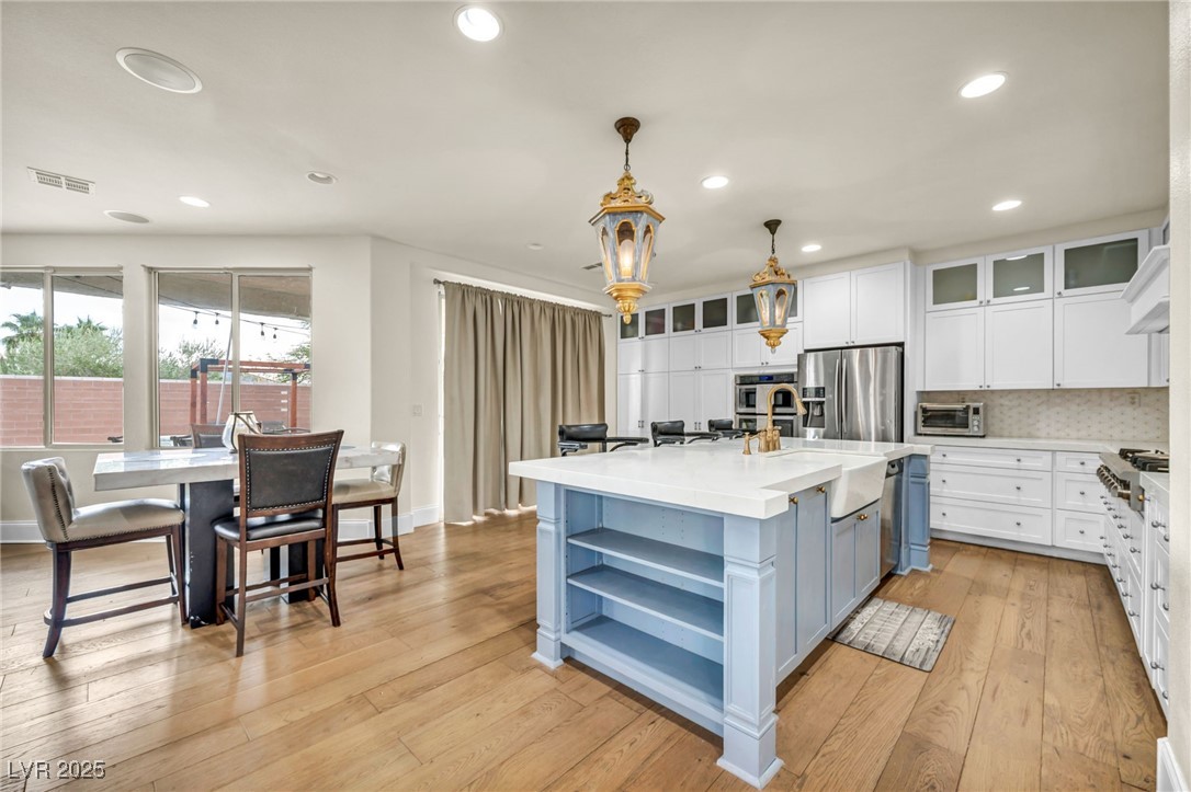 6908 Forest Gate Street