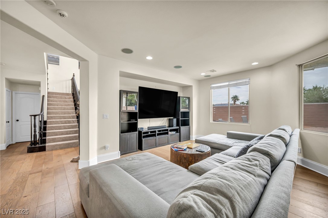 6908 Forest Gate Street