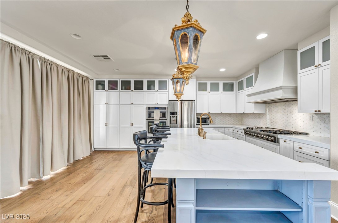 6908 Forest Gate Street