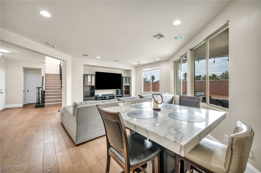 6908 Forest Gate Street