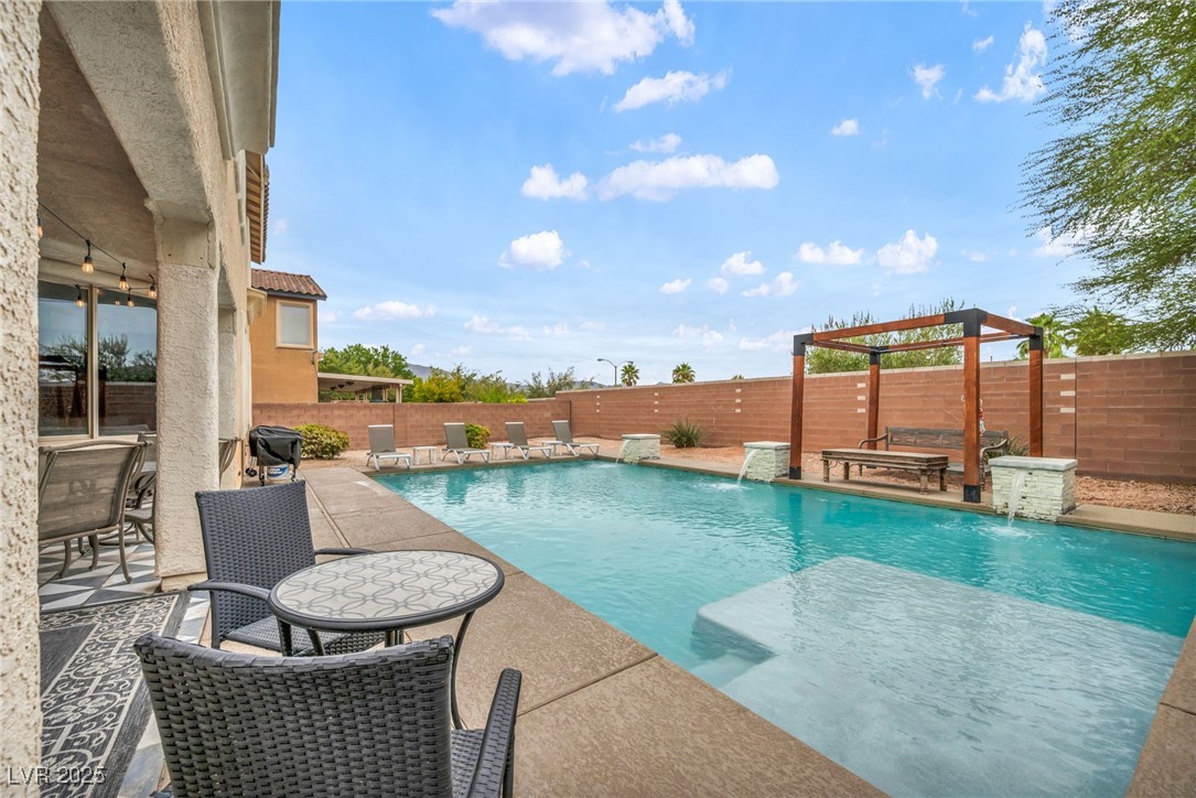 6908 Forest Gate Street