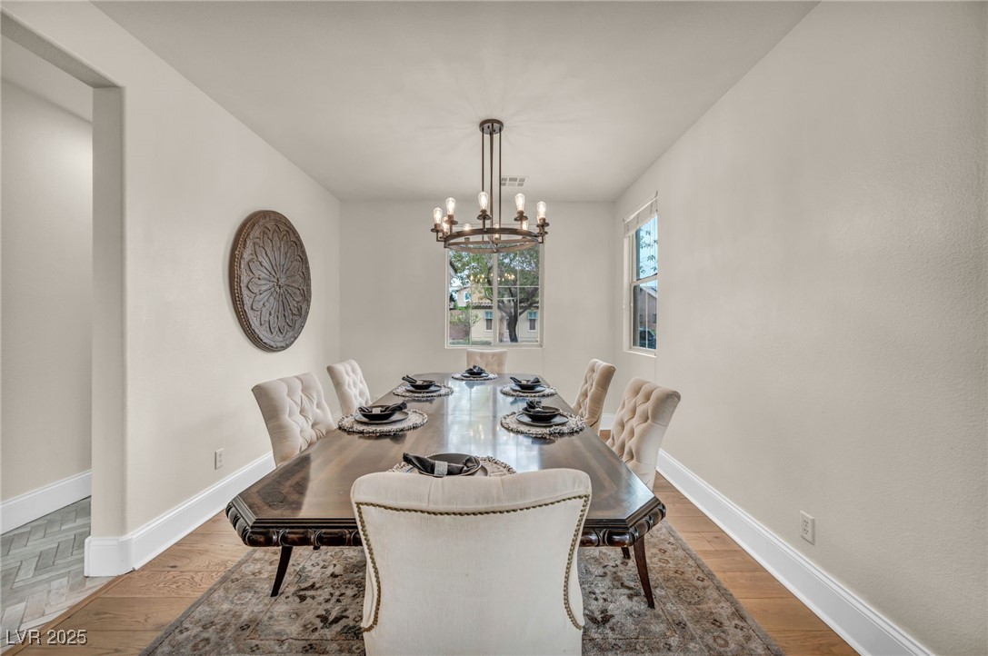 6908 Forest Gate Street