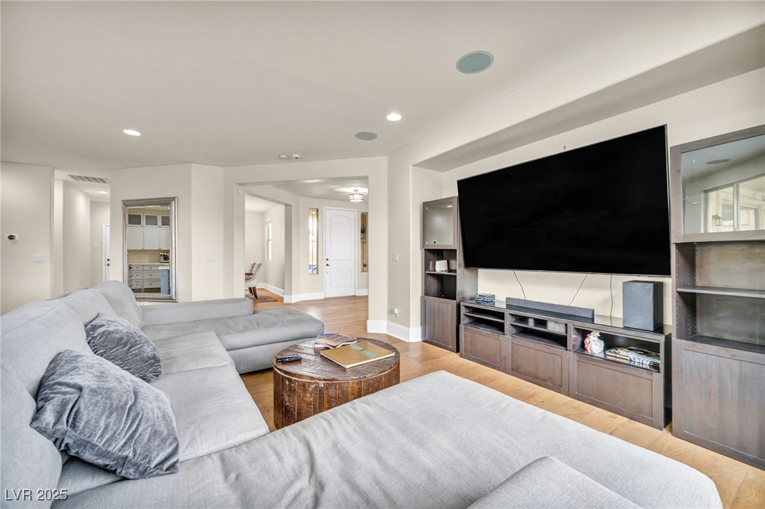 6908 Forest Gate Street