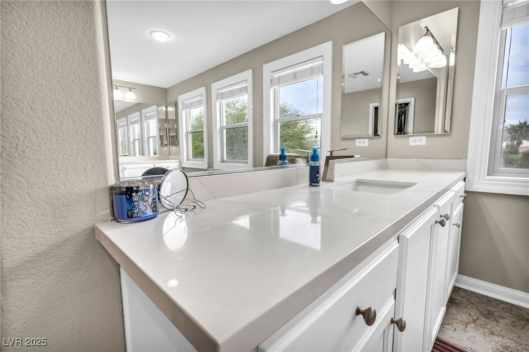 6908 Forest Gate Street