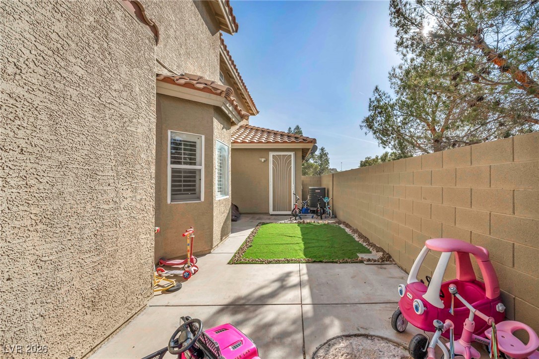 9592 Gainey Ranch Avenue