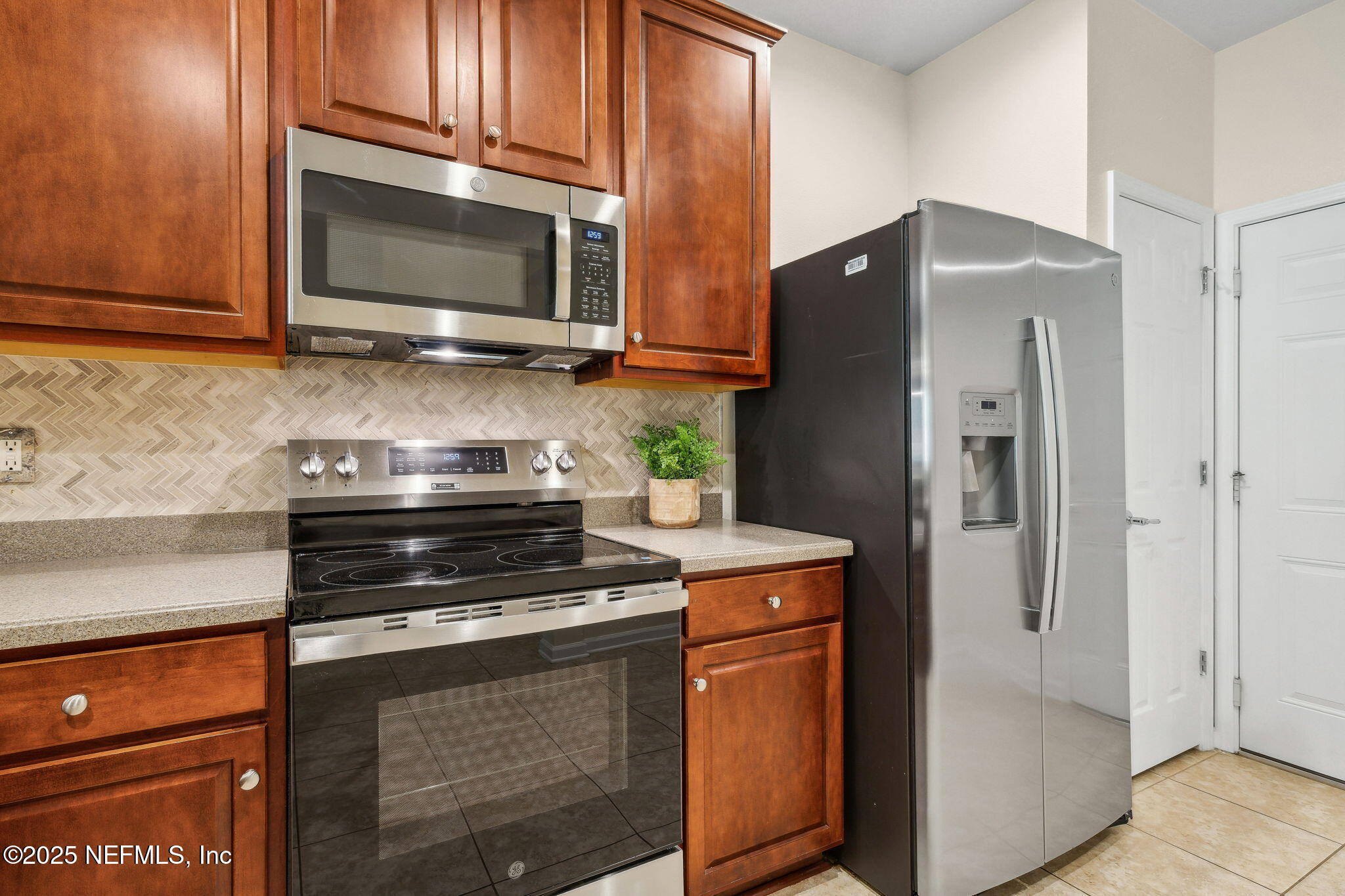 7023 ROUNDLEAF Drive