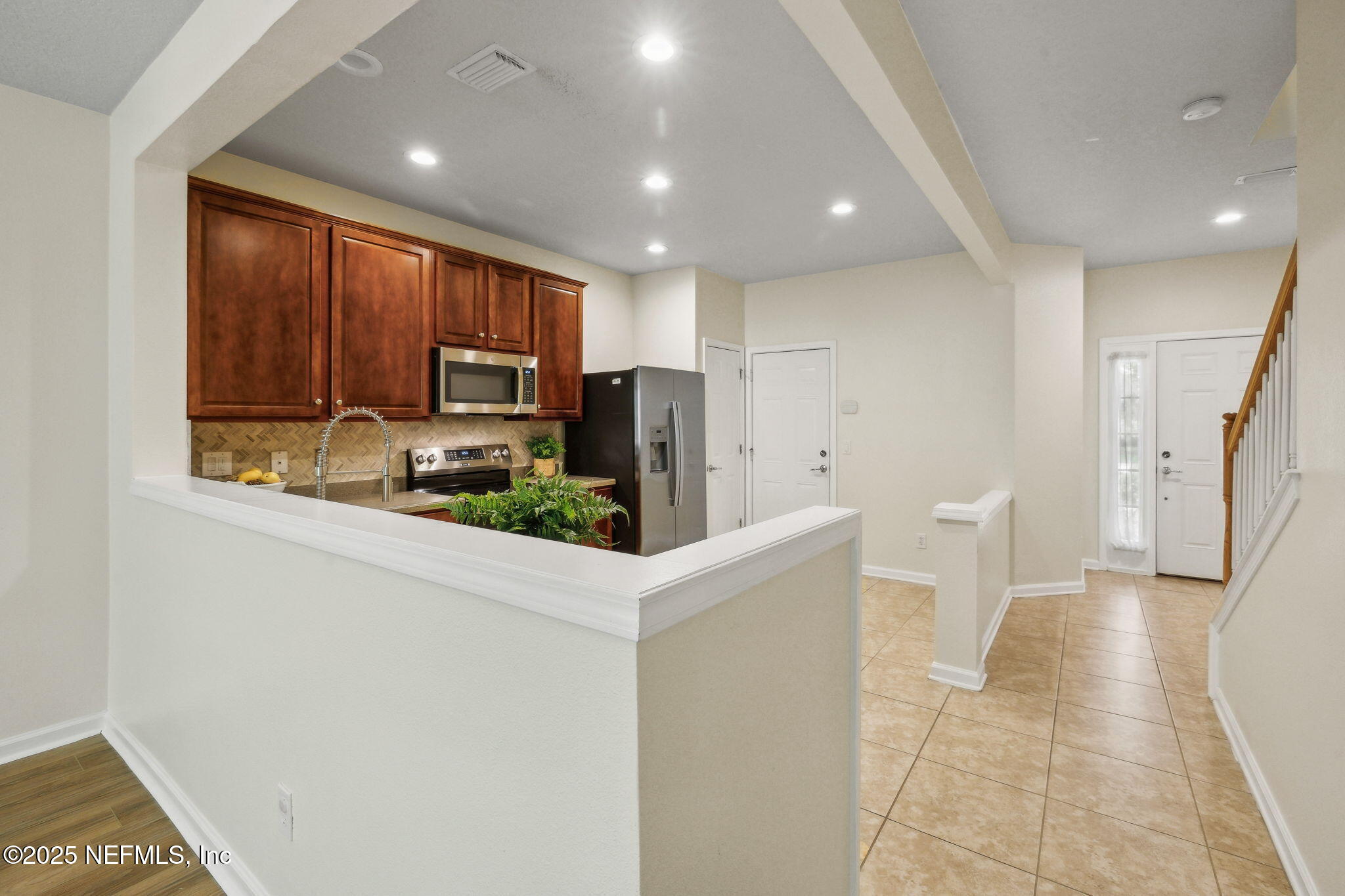 7023 ROUNDLEAF Drive