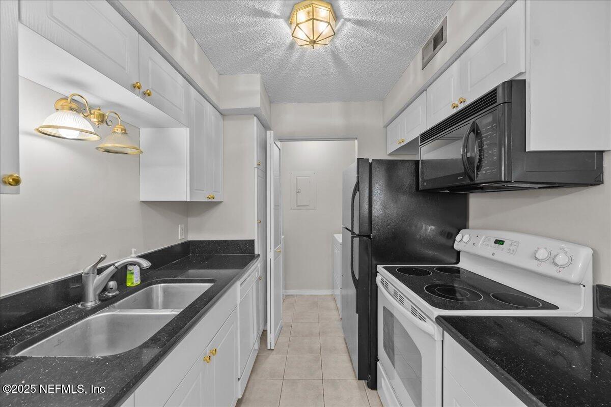 10200 BELLE RIVE Boulevard 79