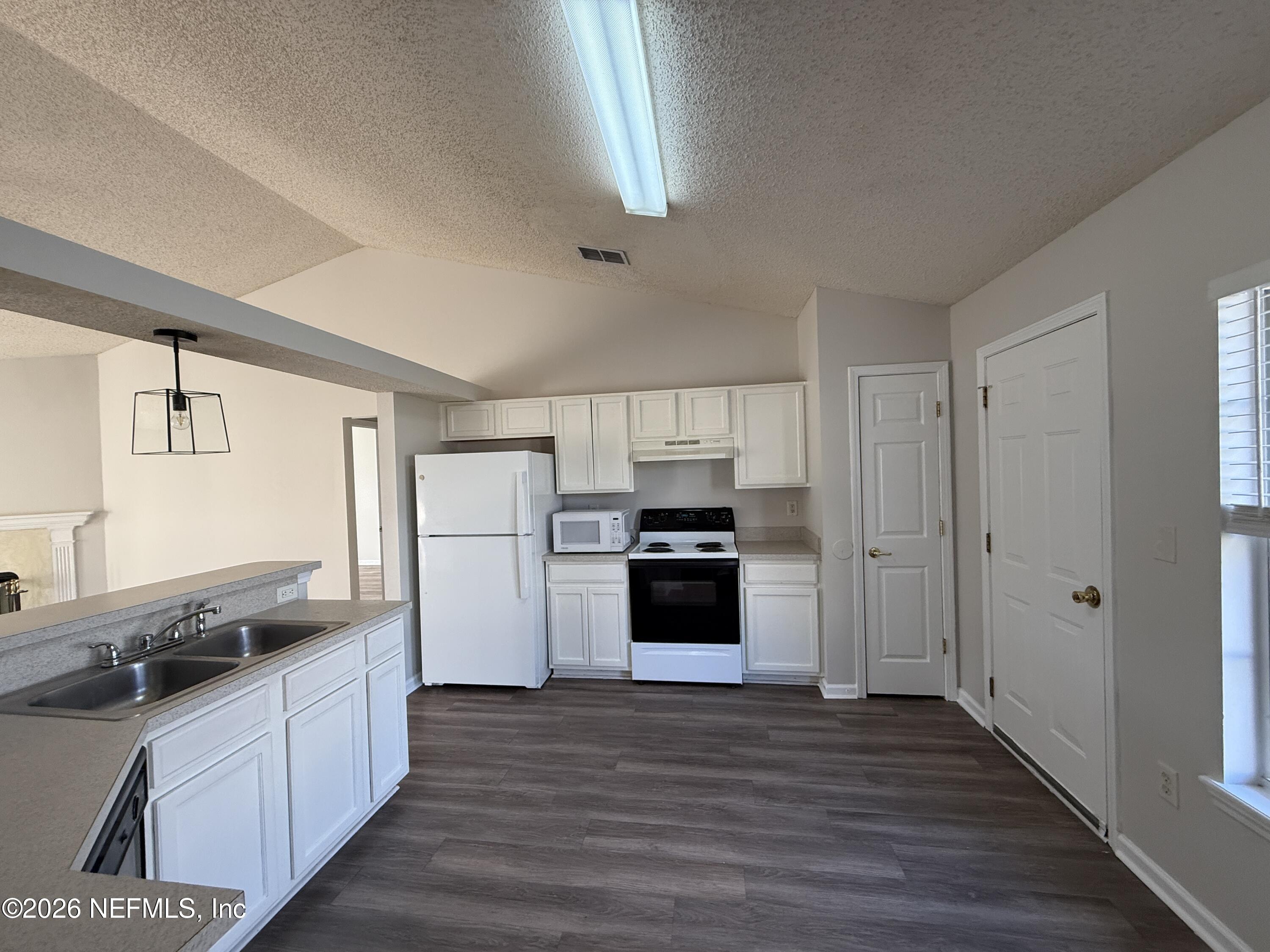 3849 HIDEAWAY Lane