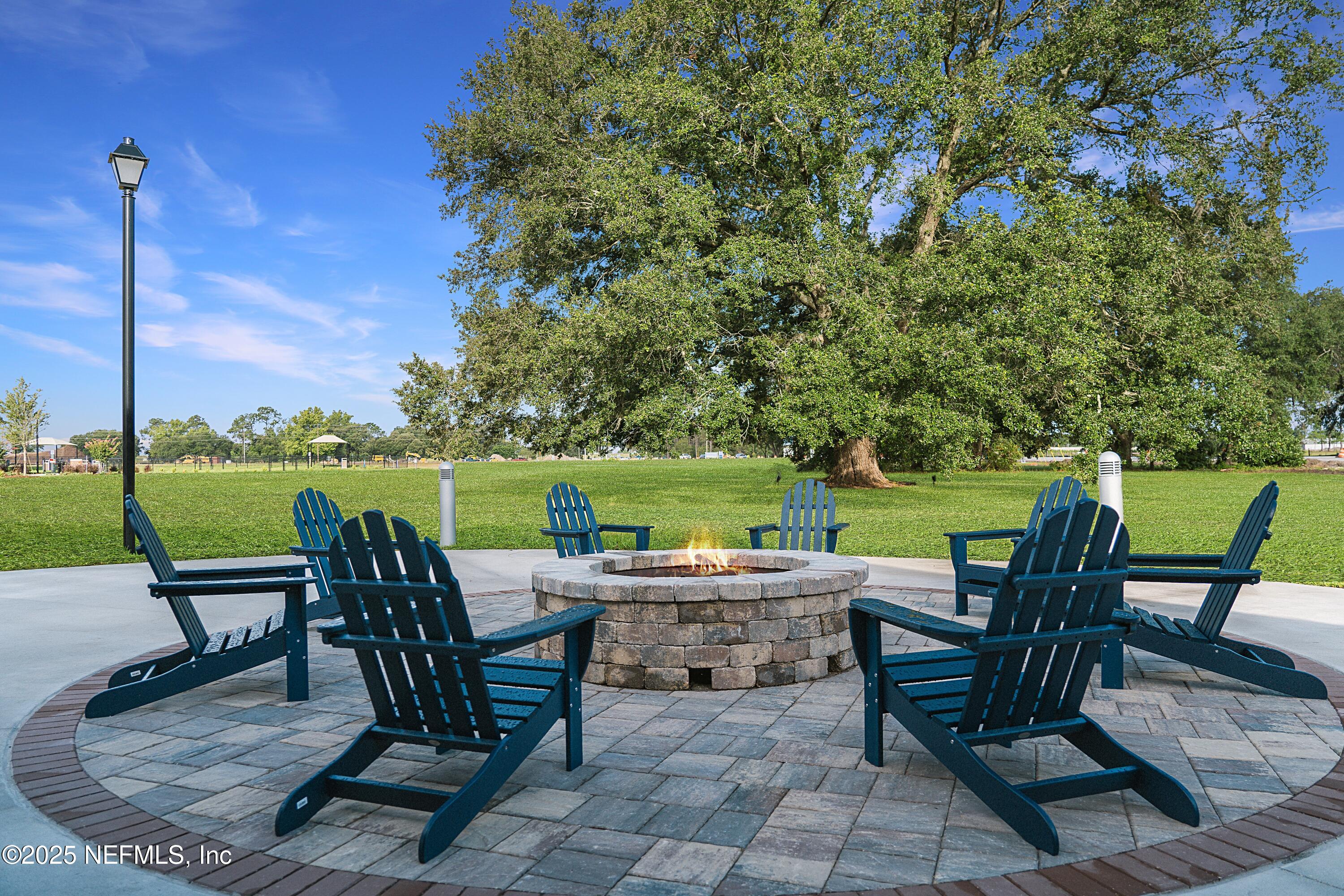 2735 POINTED LEAF Road