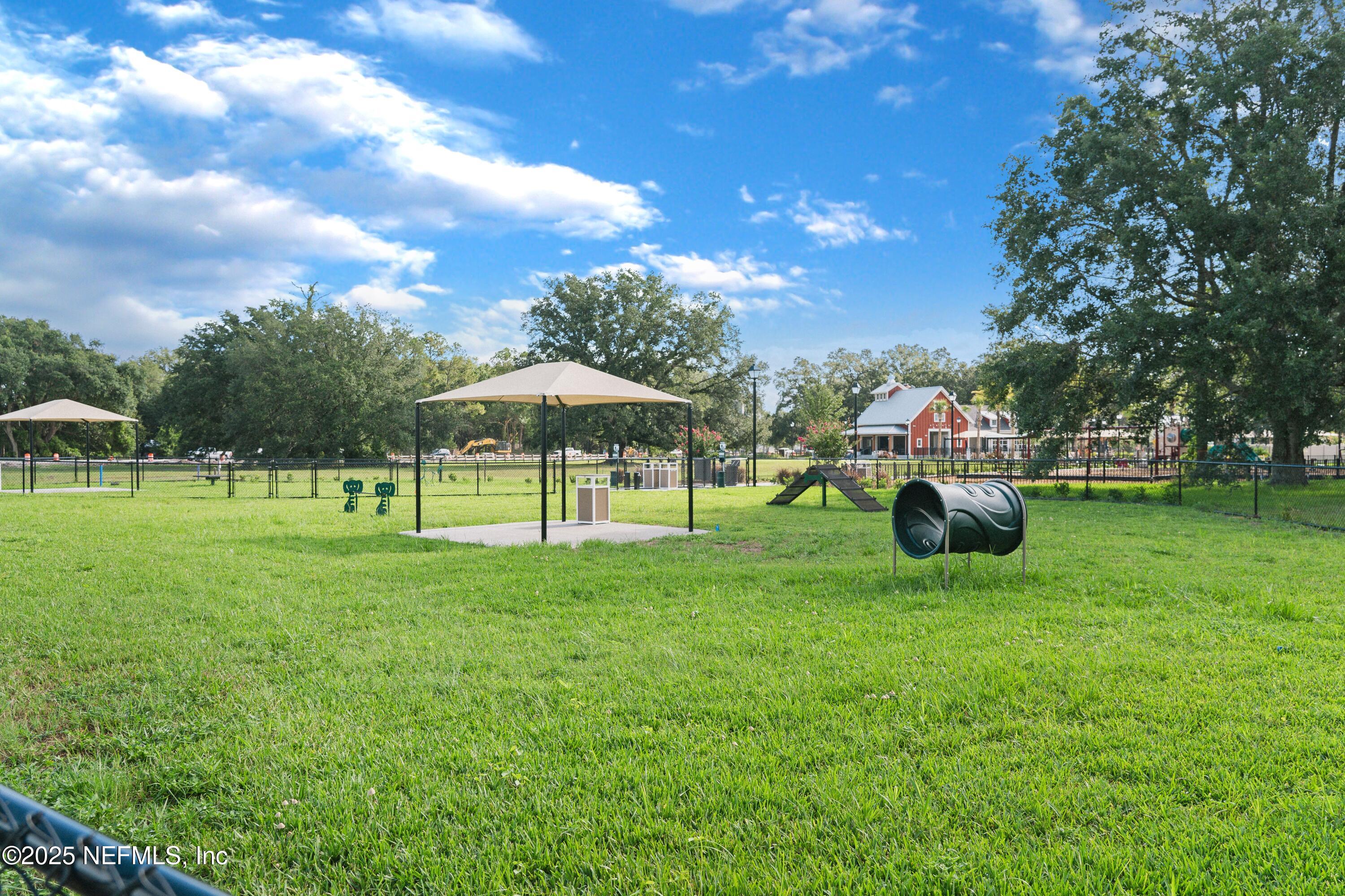 2735 POINTED LEAF Road