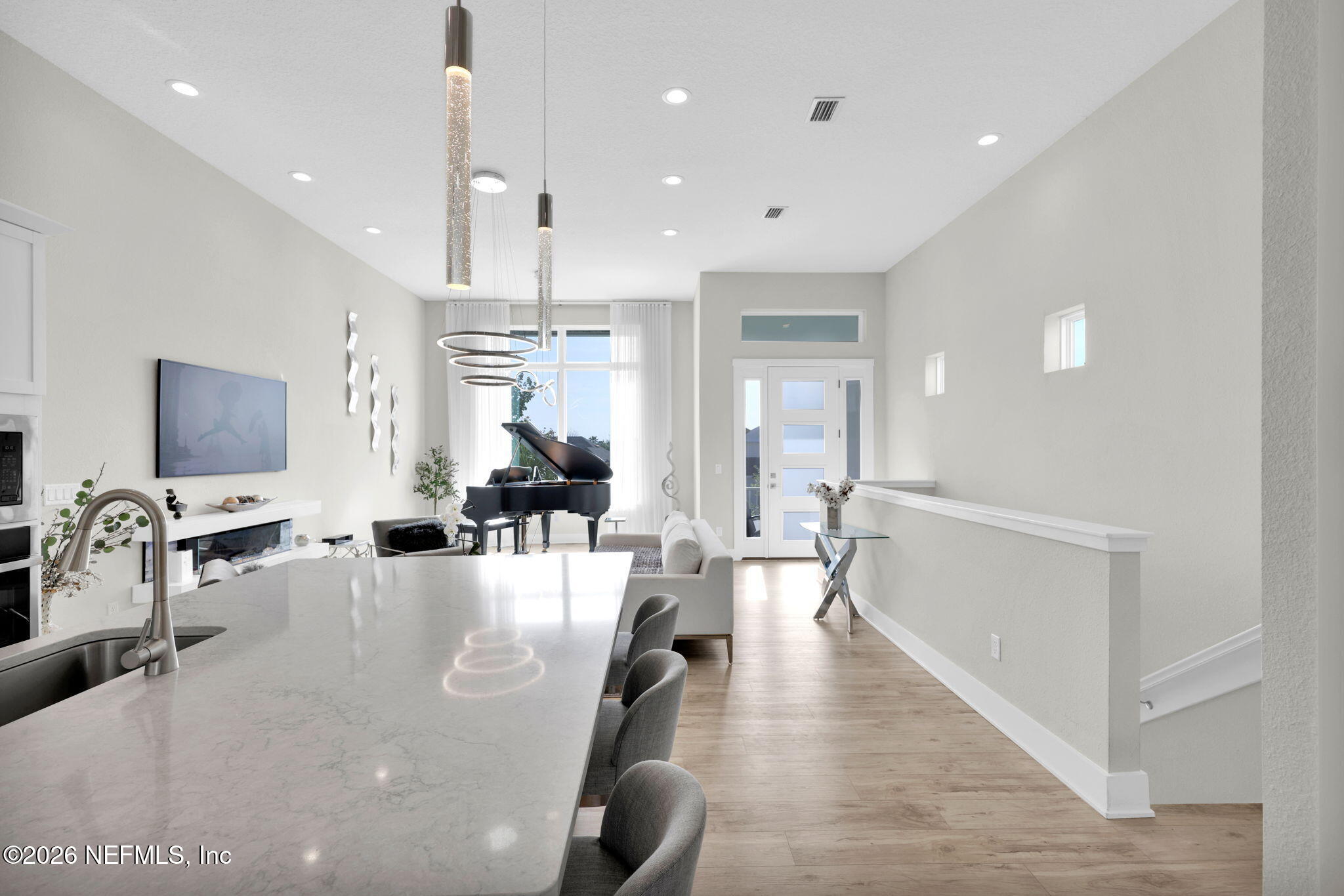 401 CRESTVIEW Drive