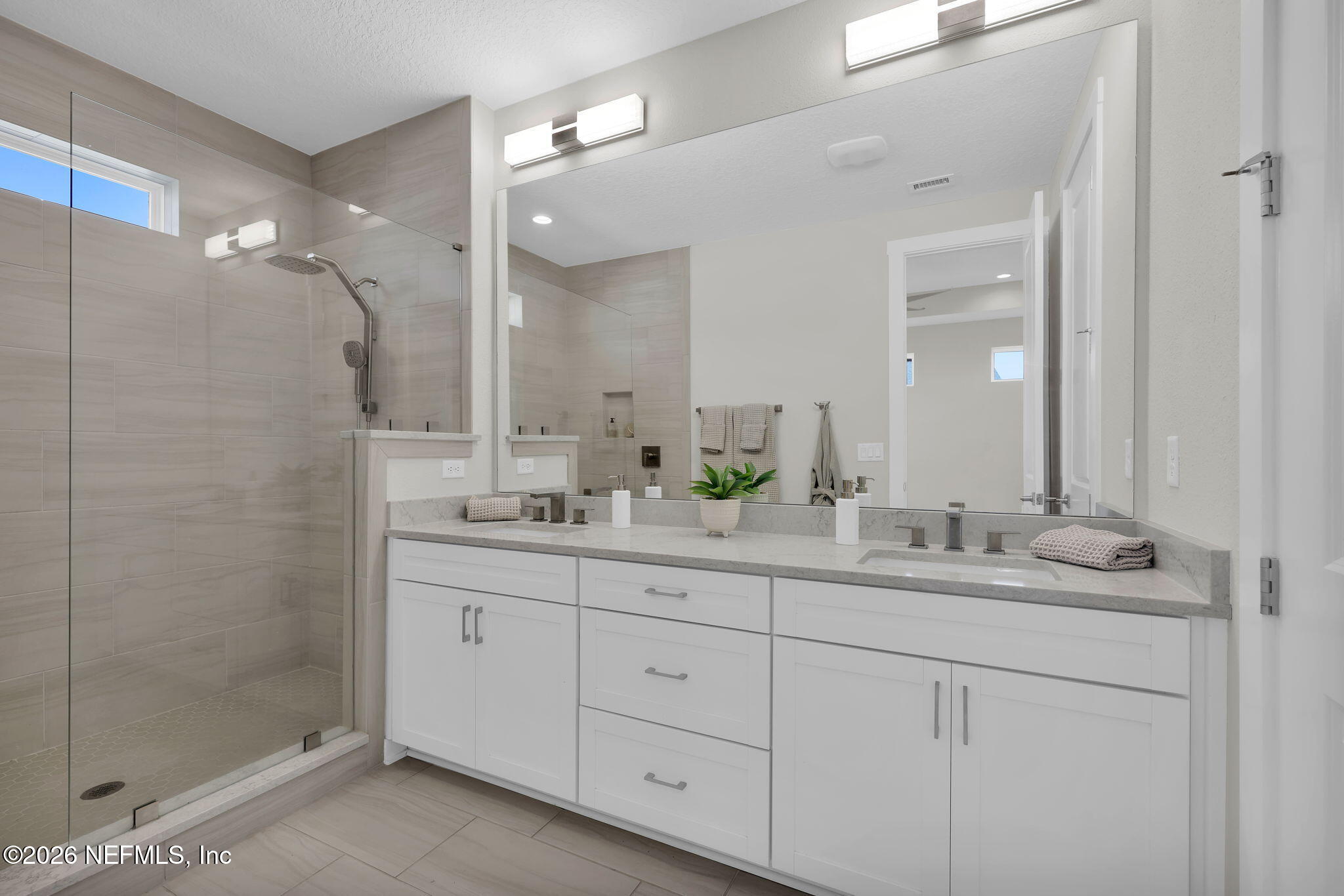401 CRESTVIEW Drive