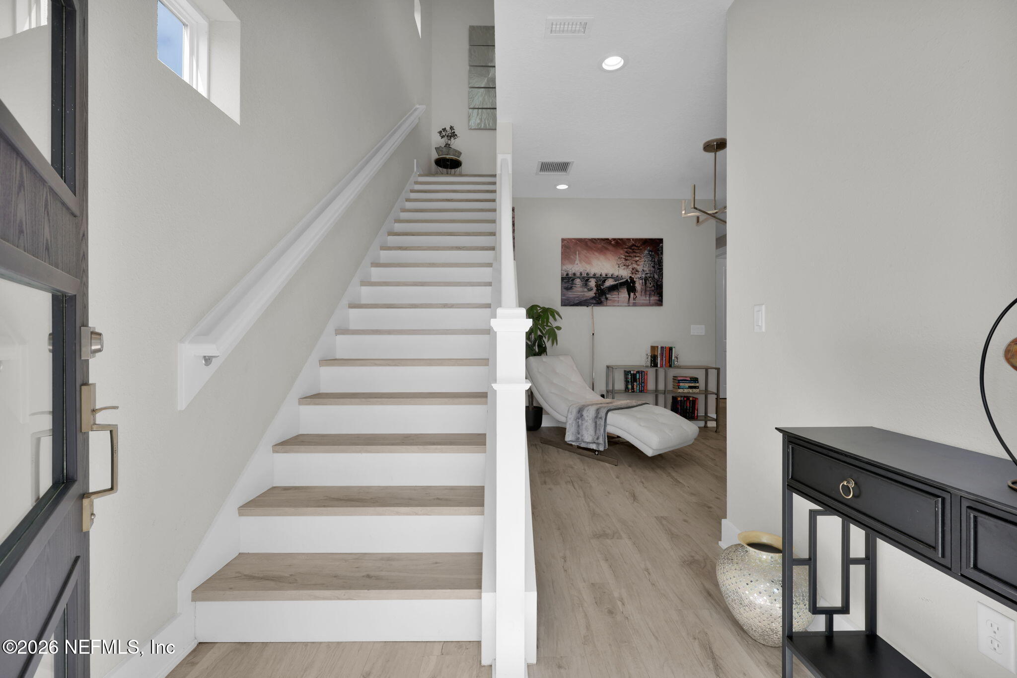 401 CRESTVIEW Drive