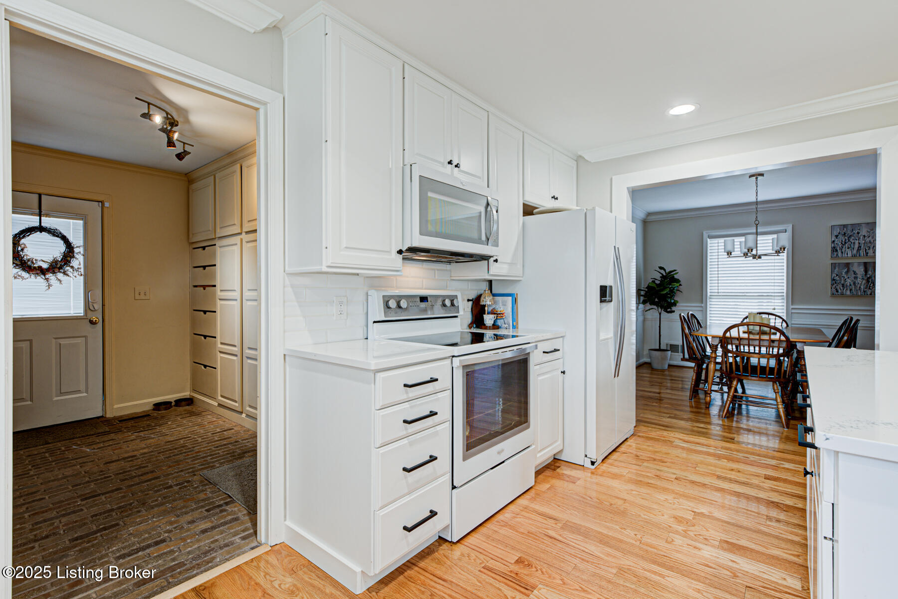 609 Armadale Pl