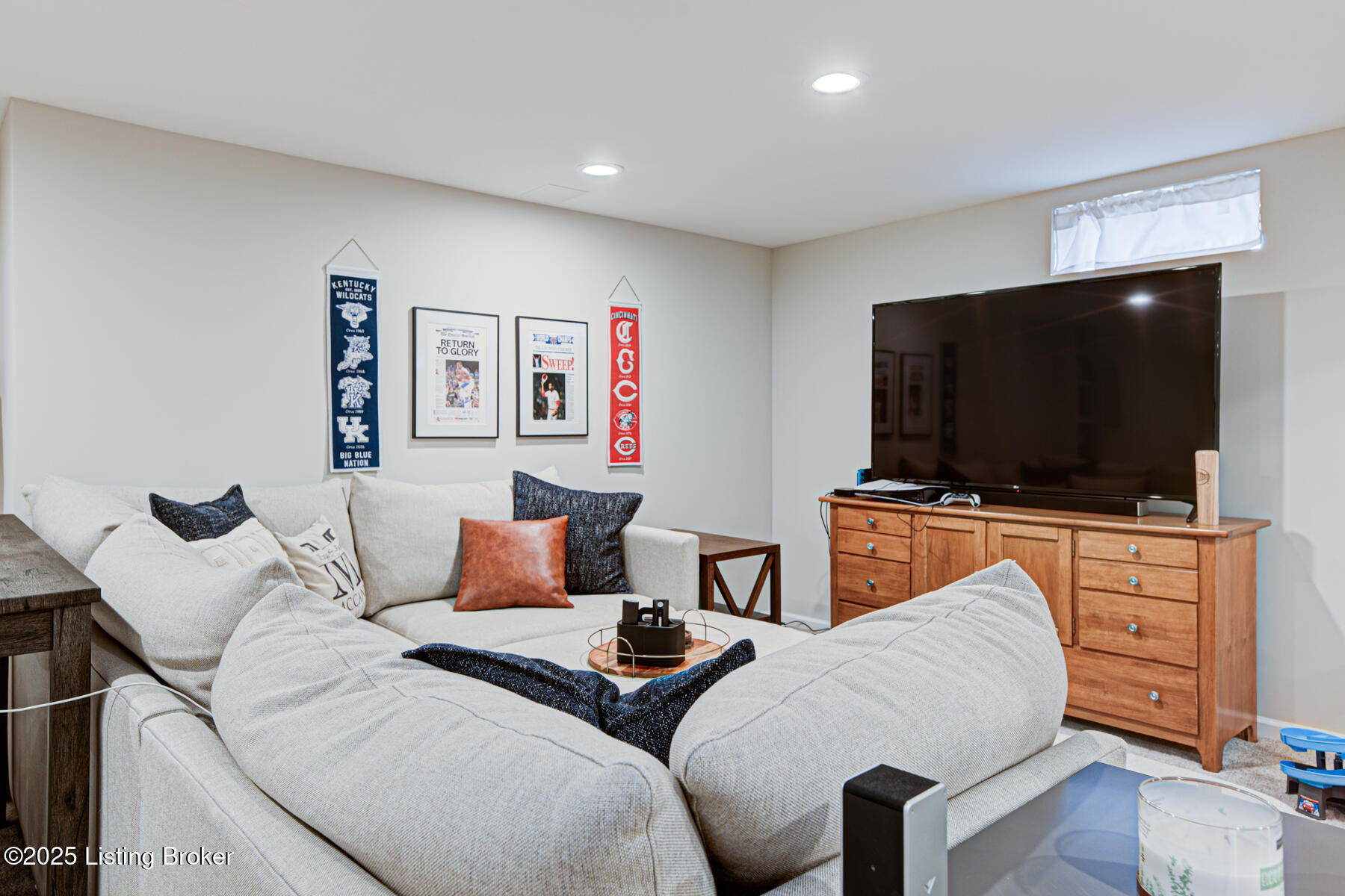 609 Armadale Pl