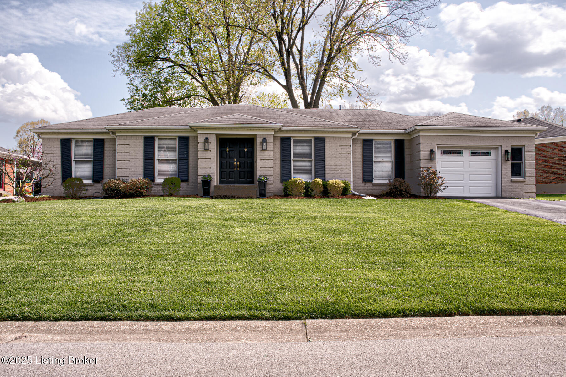 609 Armadale Pl