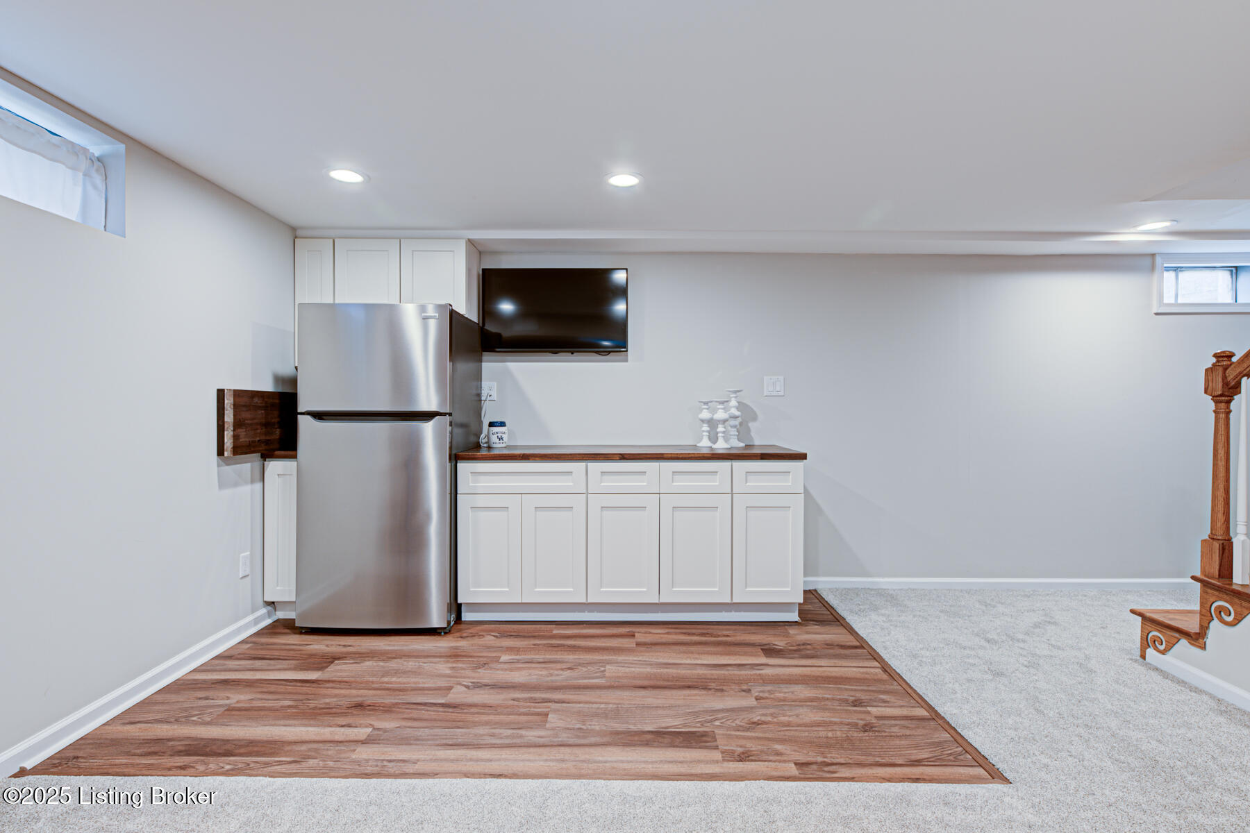 609 Armadale Pl