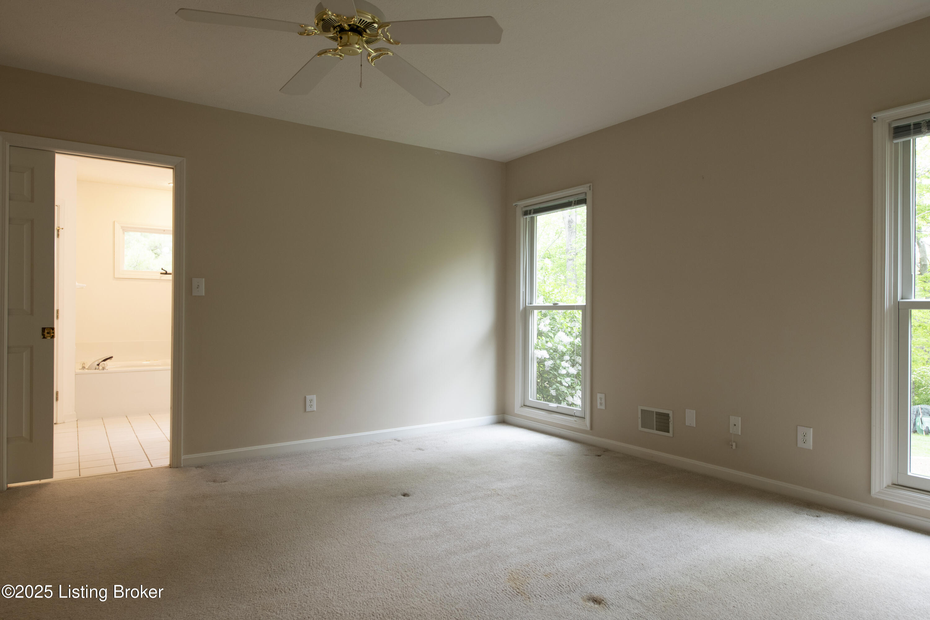 1002 Chesterton Pl