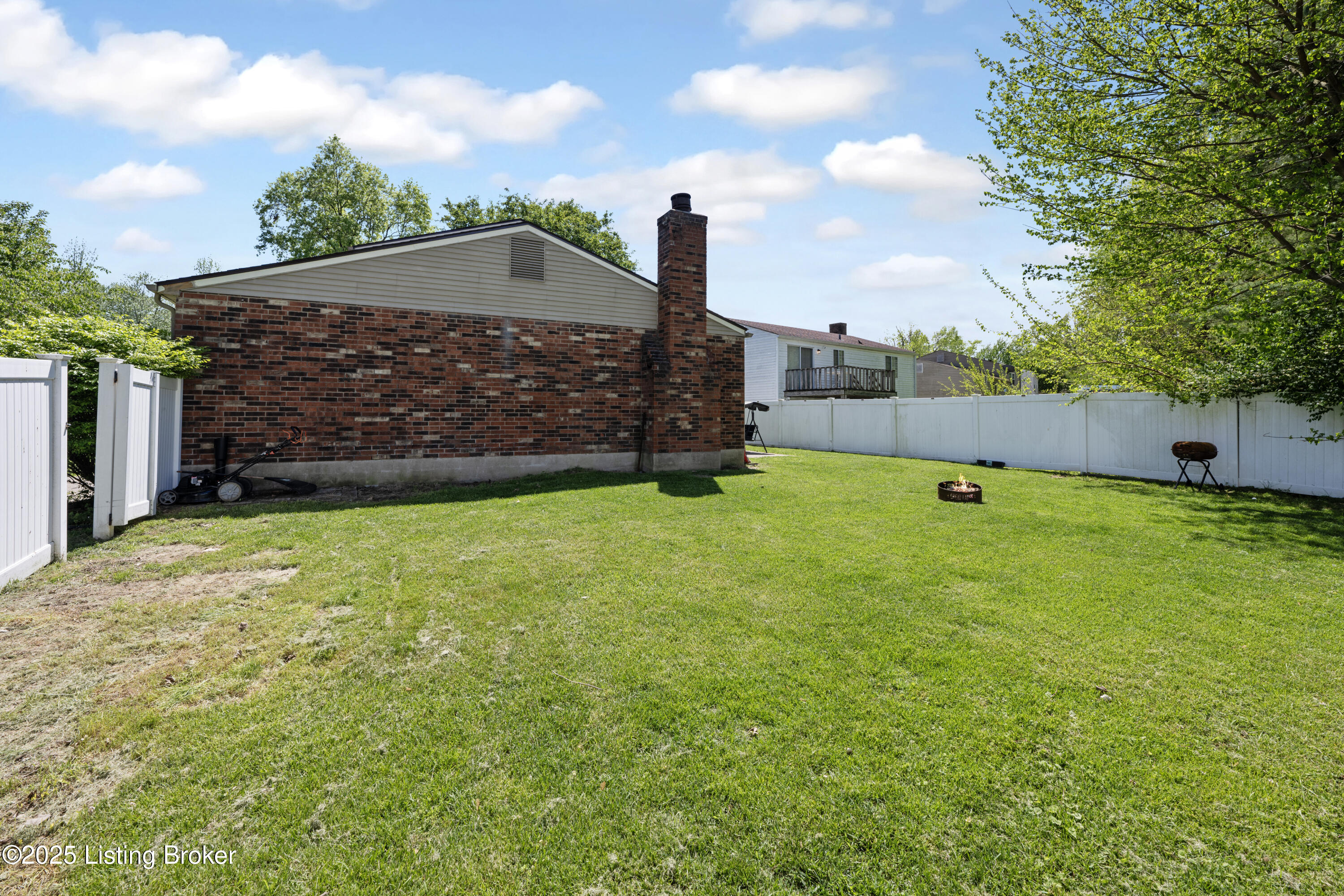 8512 Silver Fox Rd
