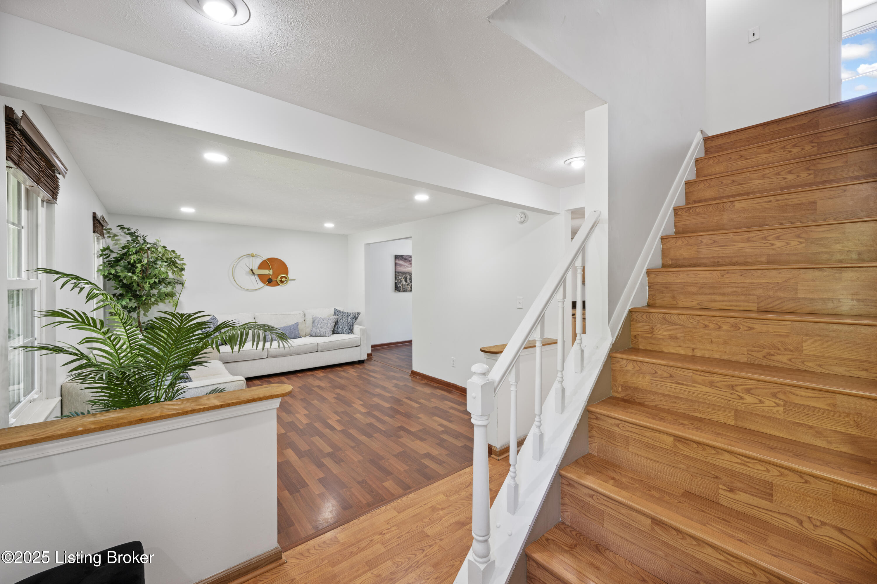 8512 Silver Fox Rd