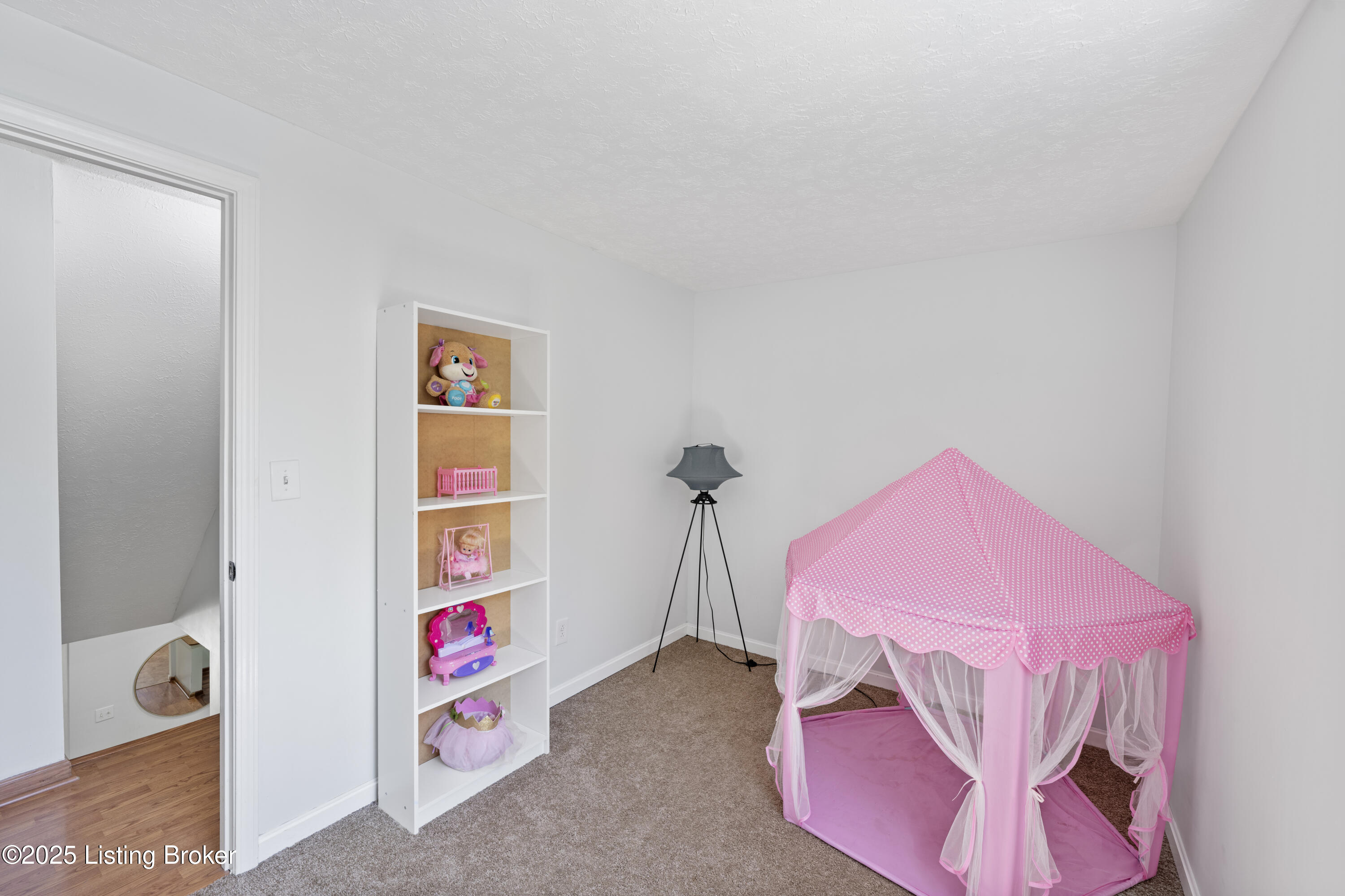 8512 Silver Fox Rd