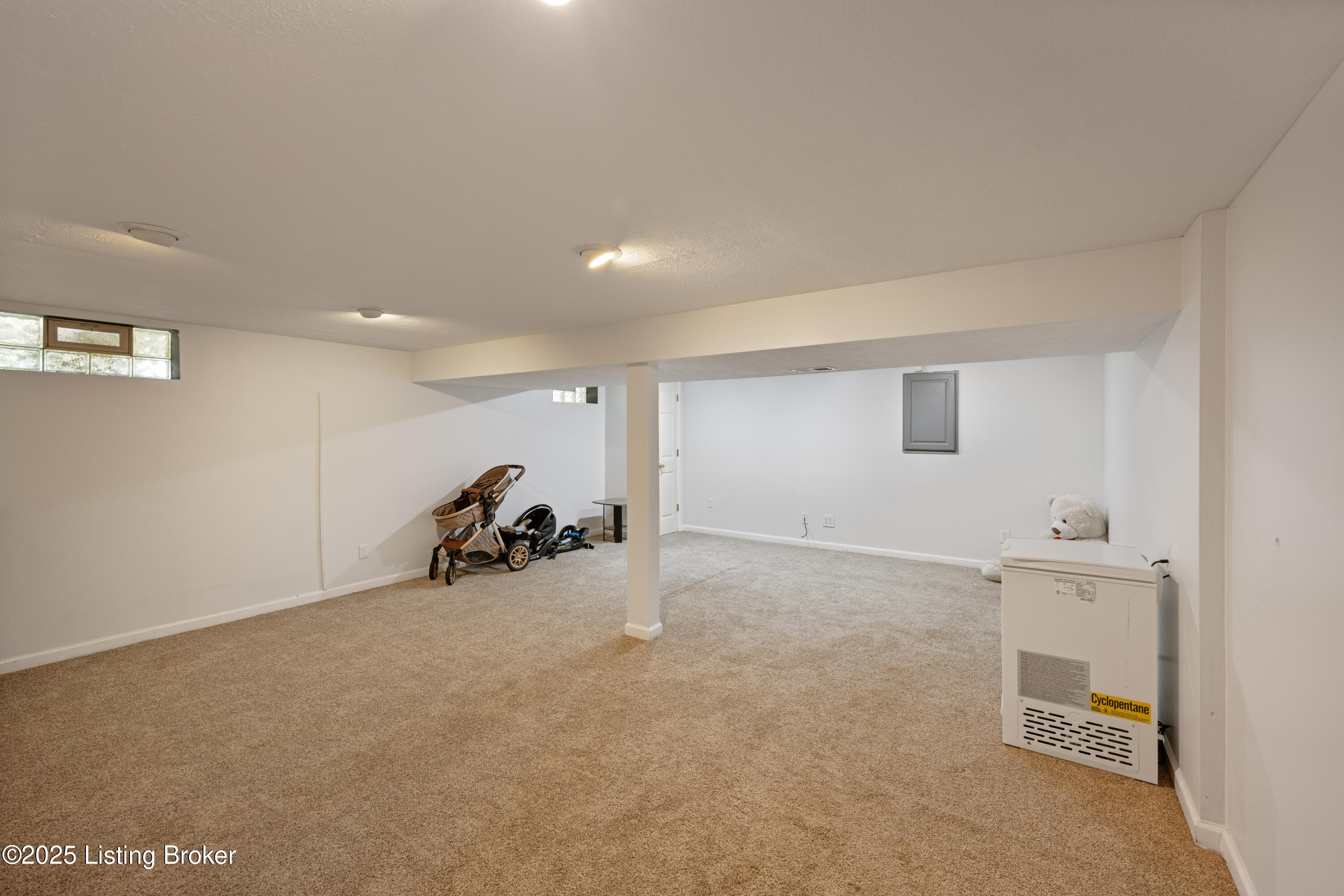 8512 Silver Fox Rd