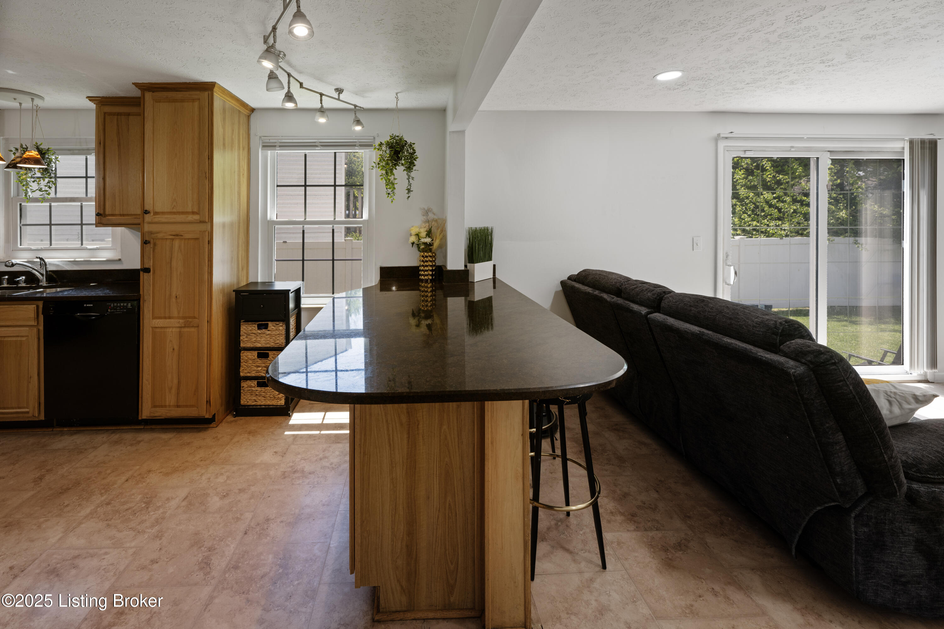 8512 Silver Fox Rd