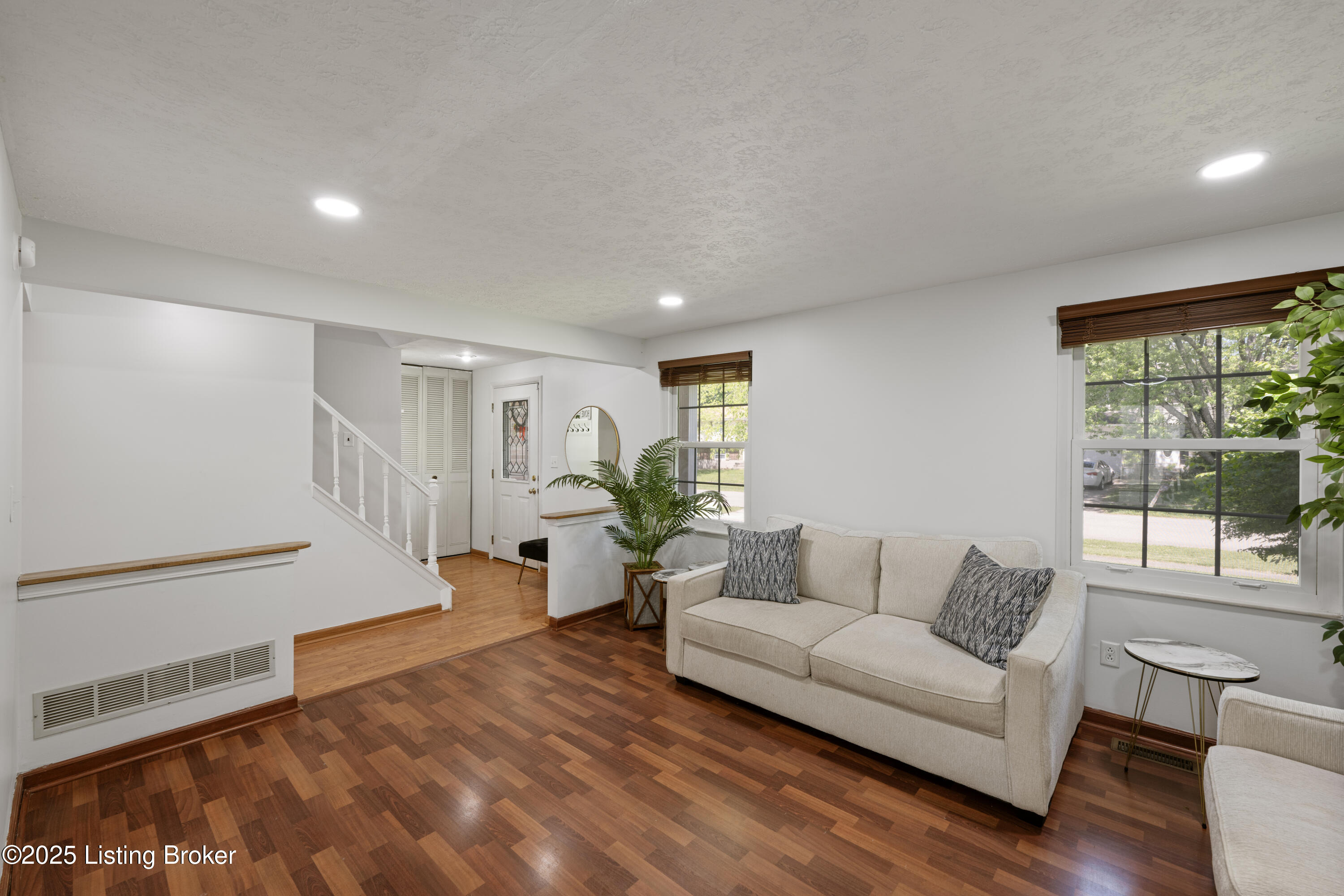 8512 Silver Fox Rd