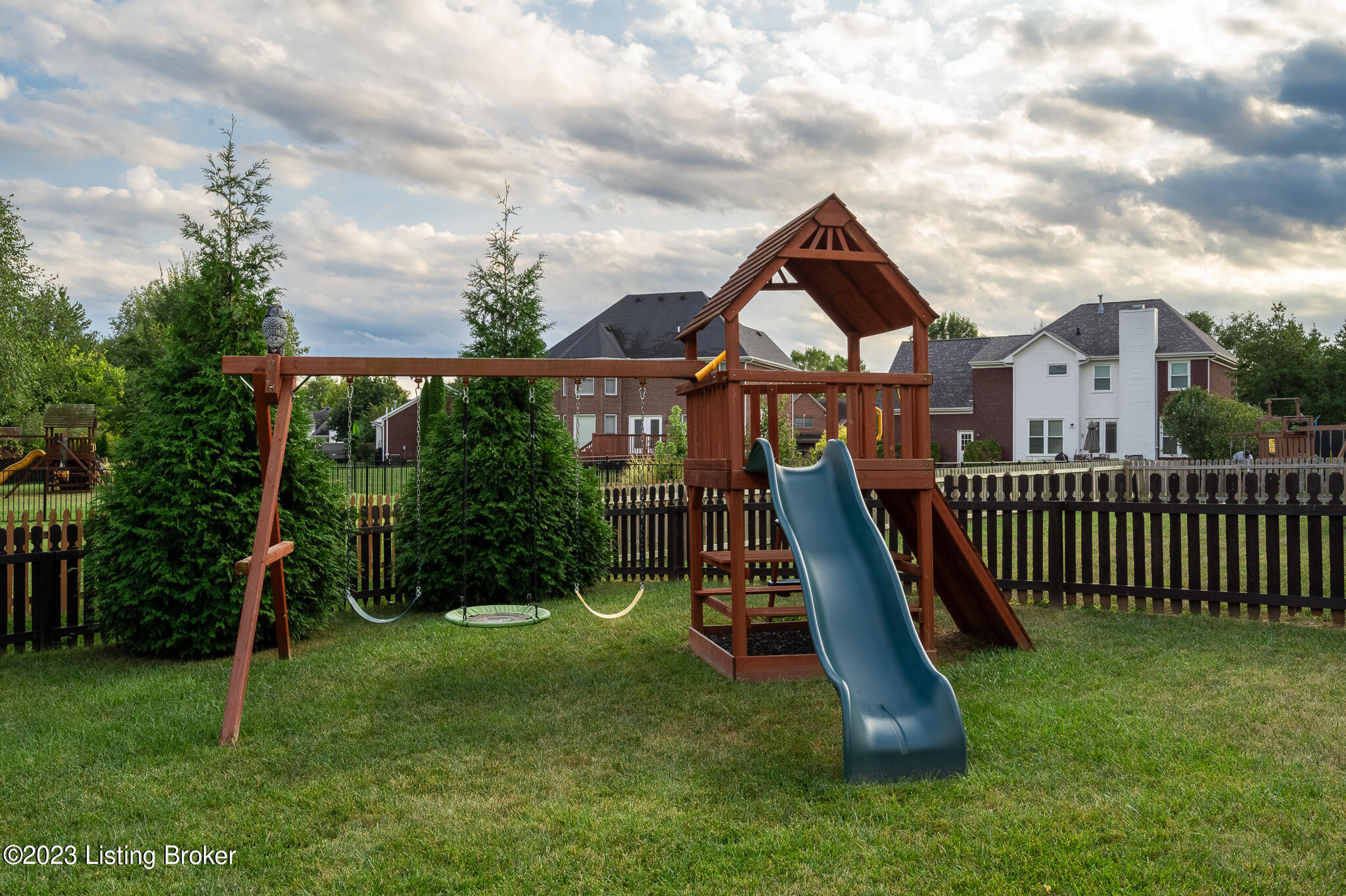 13706 Forest Bend Cir