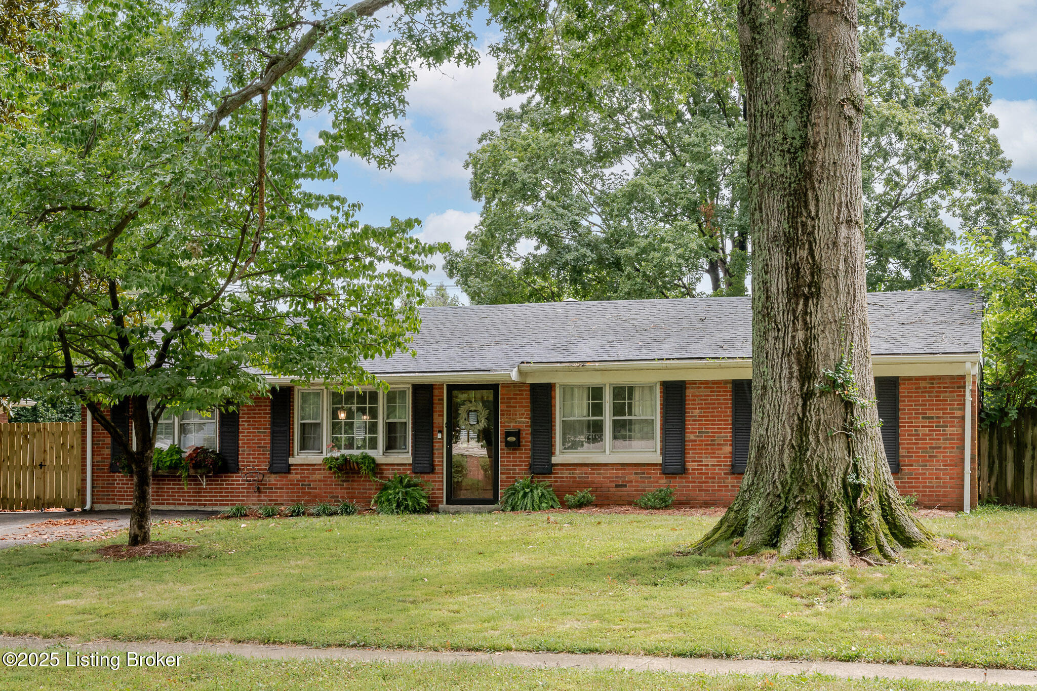 2109 Redleaf Dr
