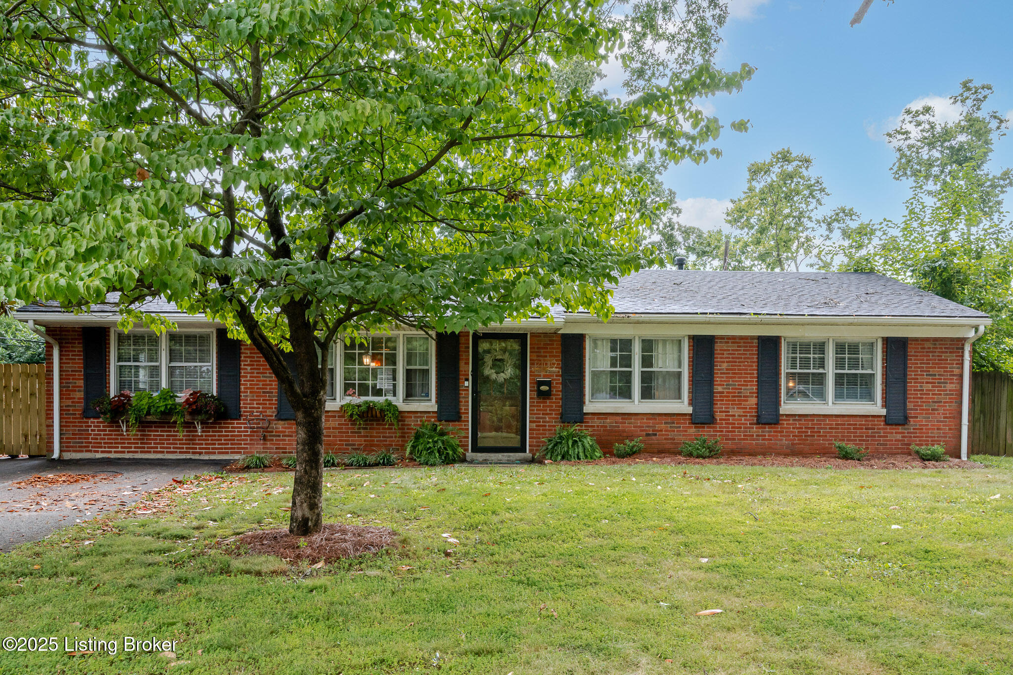2109 Redleaf Dr