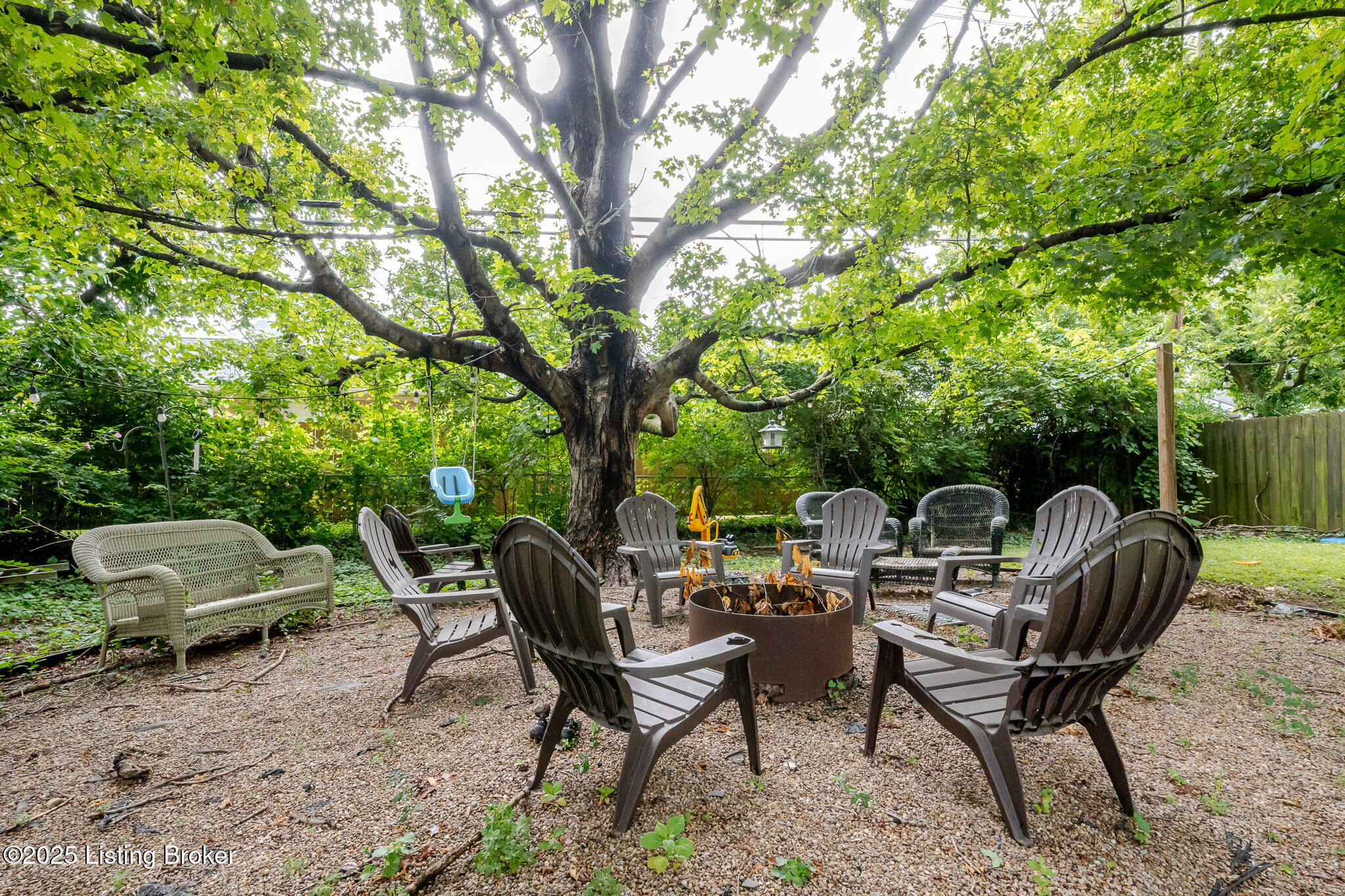 2109 Redleaf Dr