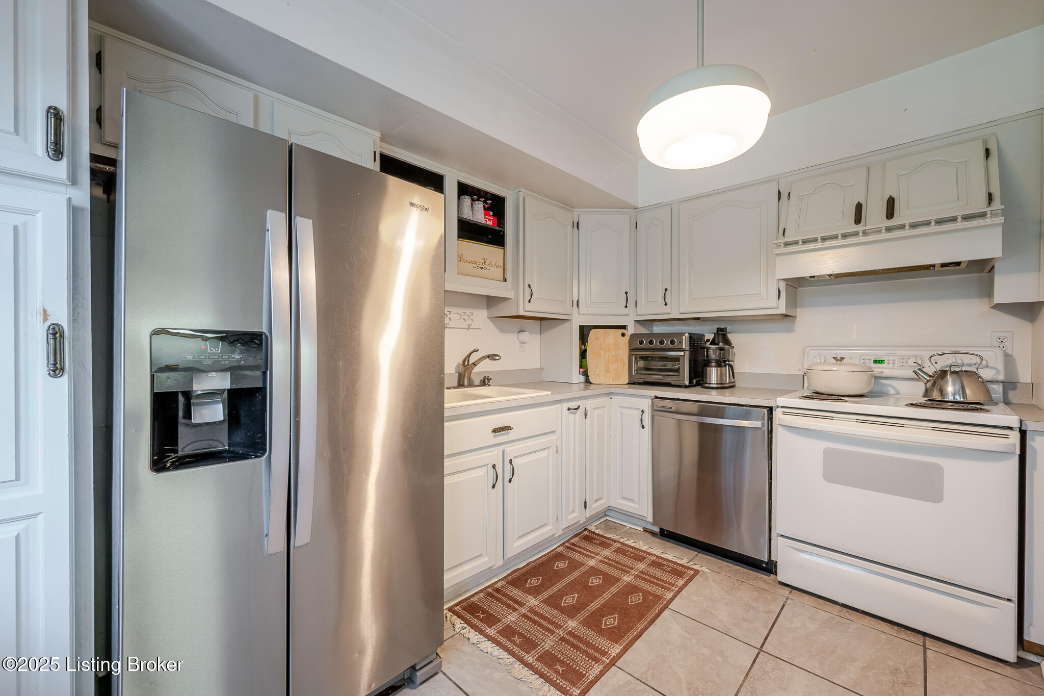 2109 Redleaf Dr