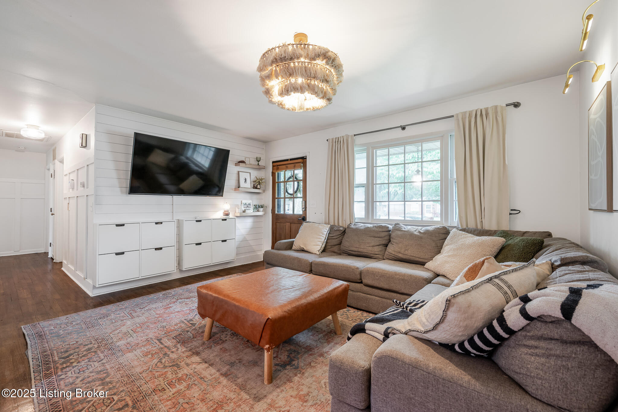 2109 Redleaf Dr
