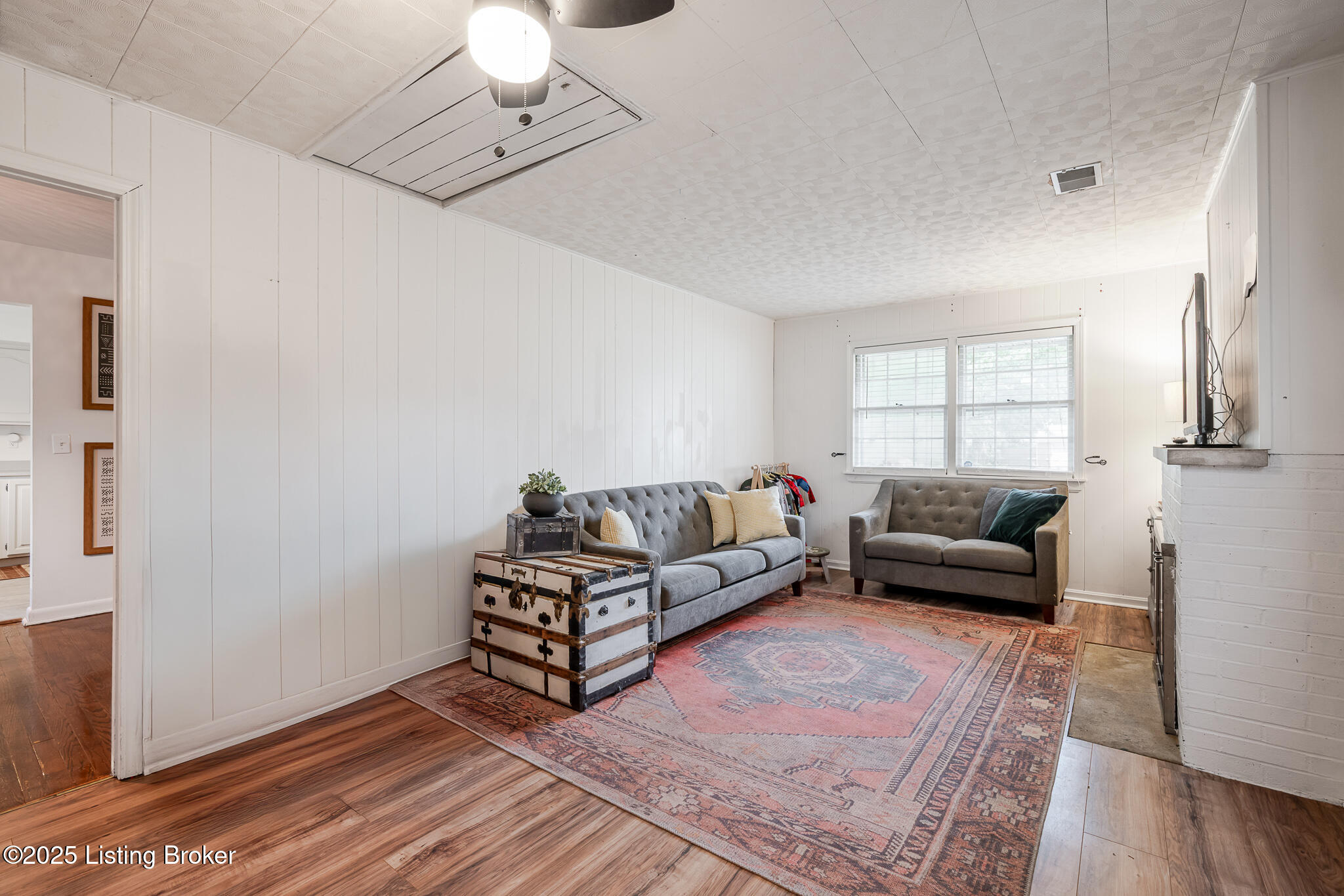 2109 Redleaf Dr
