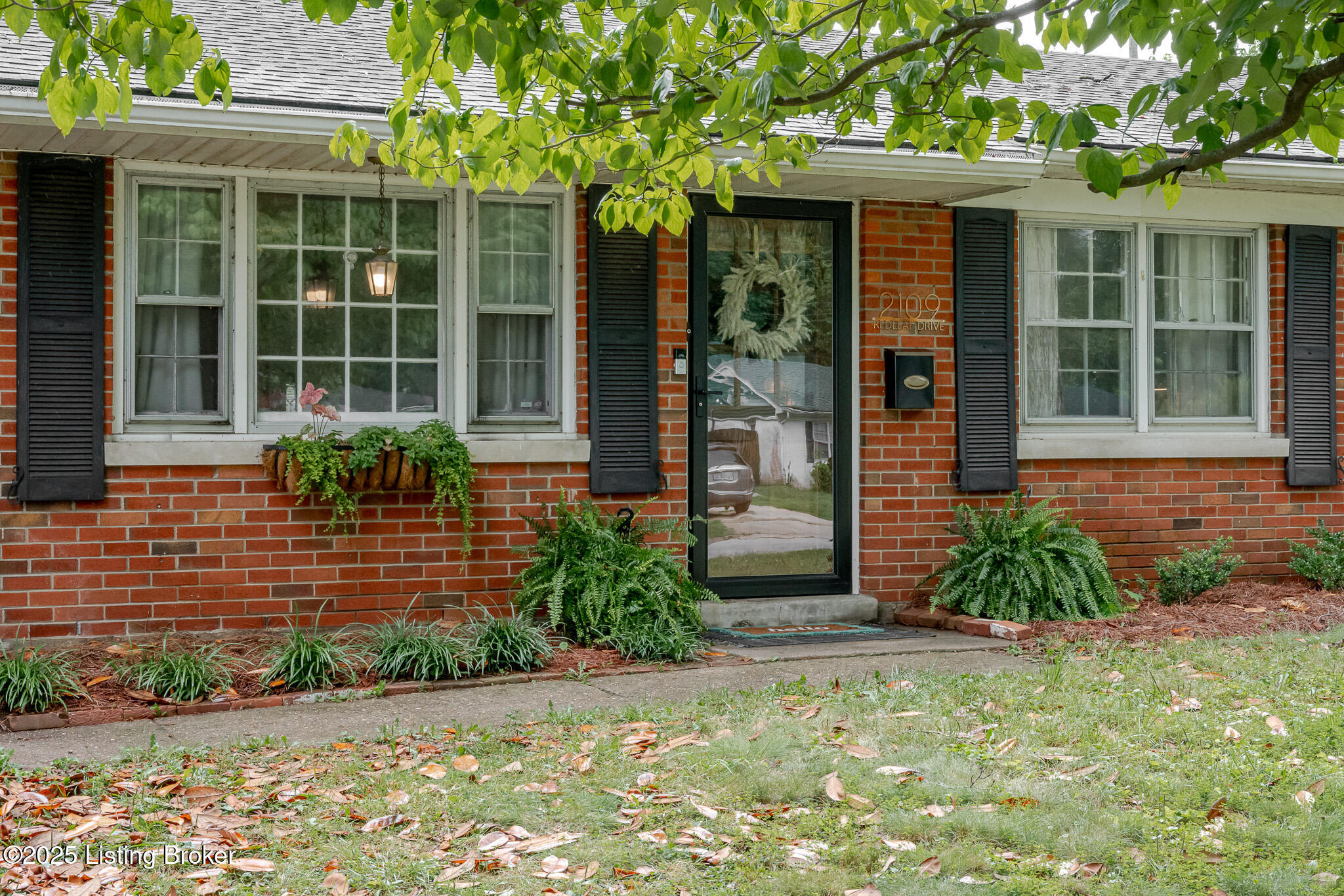 2109 Redleaf Dr