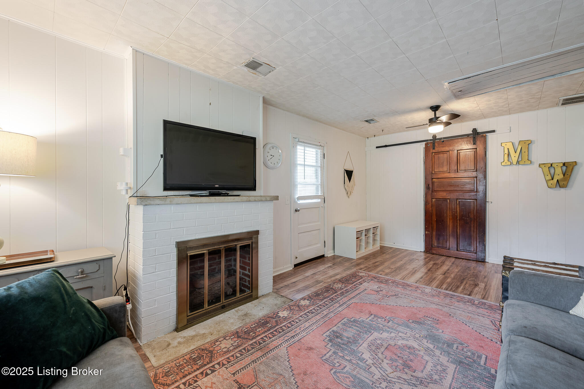 2109 Redleaf Dr