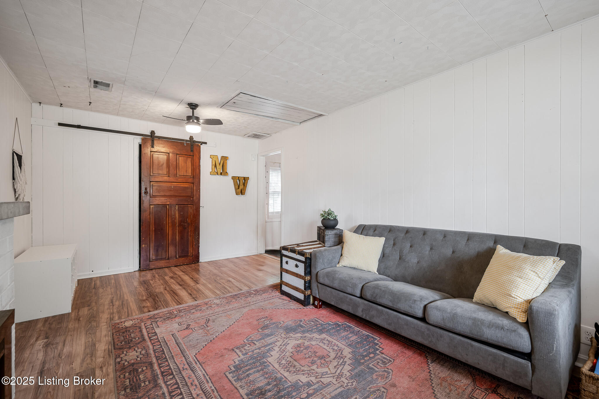 2109 Redleaf Dr