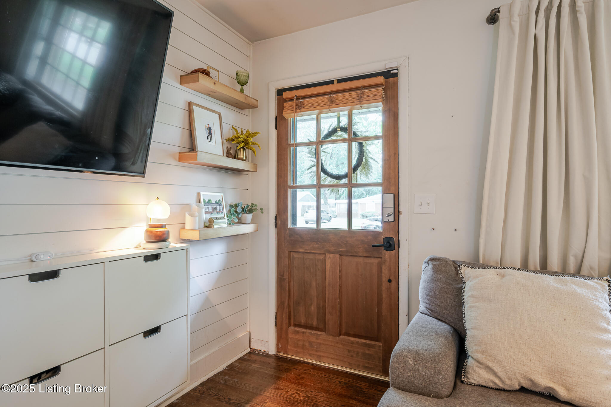2109 Redleaf Dr