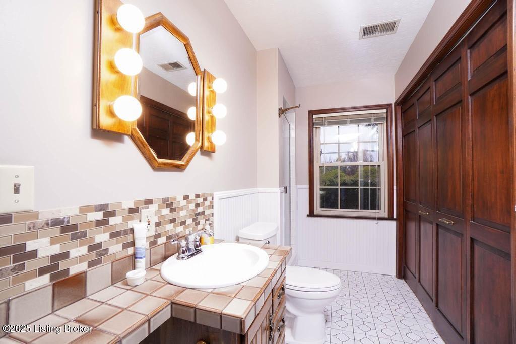 2302 Forrest Park Dr