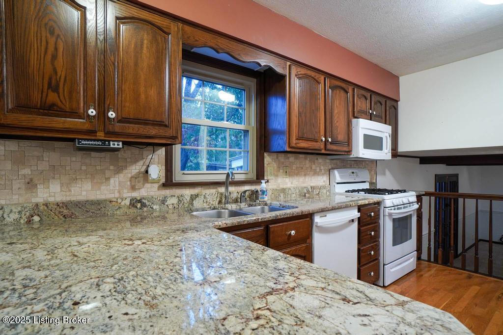 2302 Forrest Park Dr