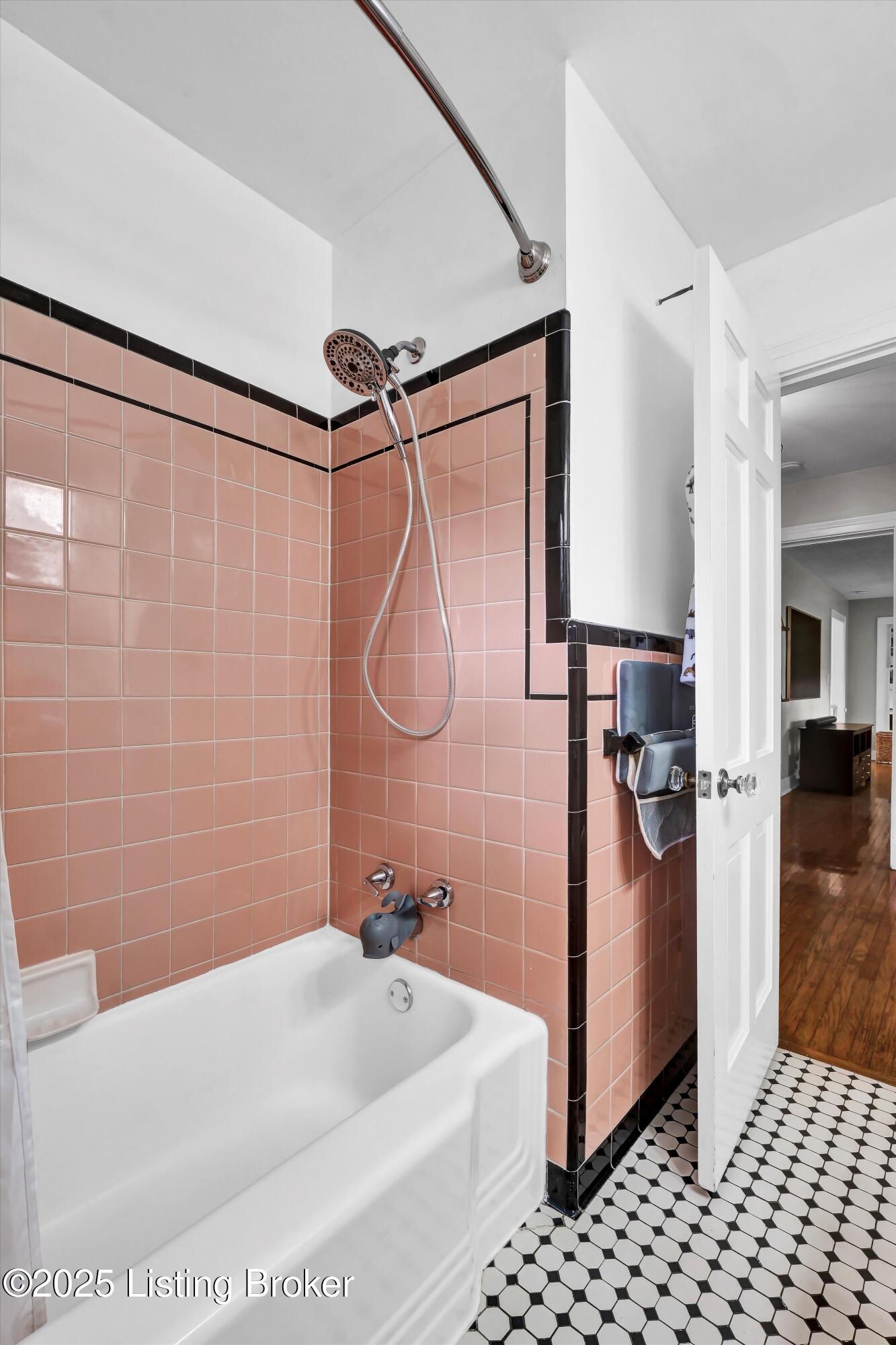 104 South Hampton Rd