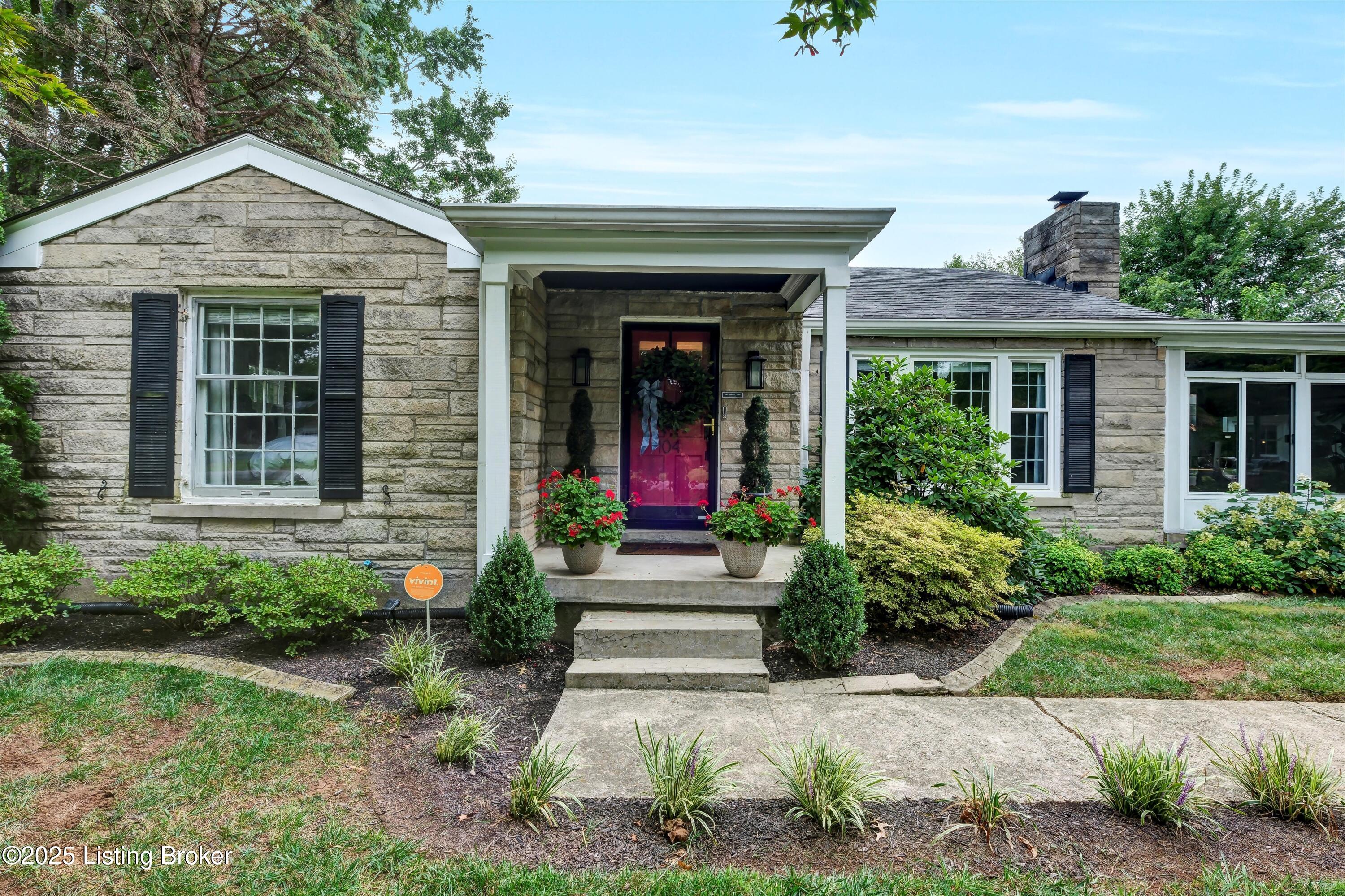 104 South Hampton Rd