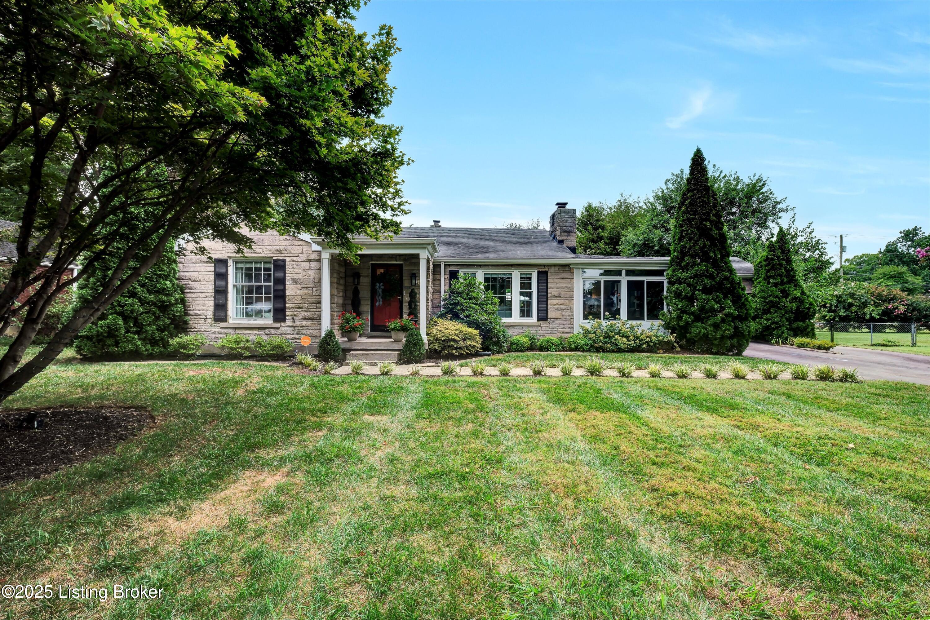 104 South Hampton Rd