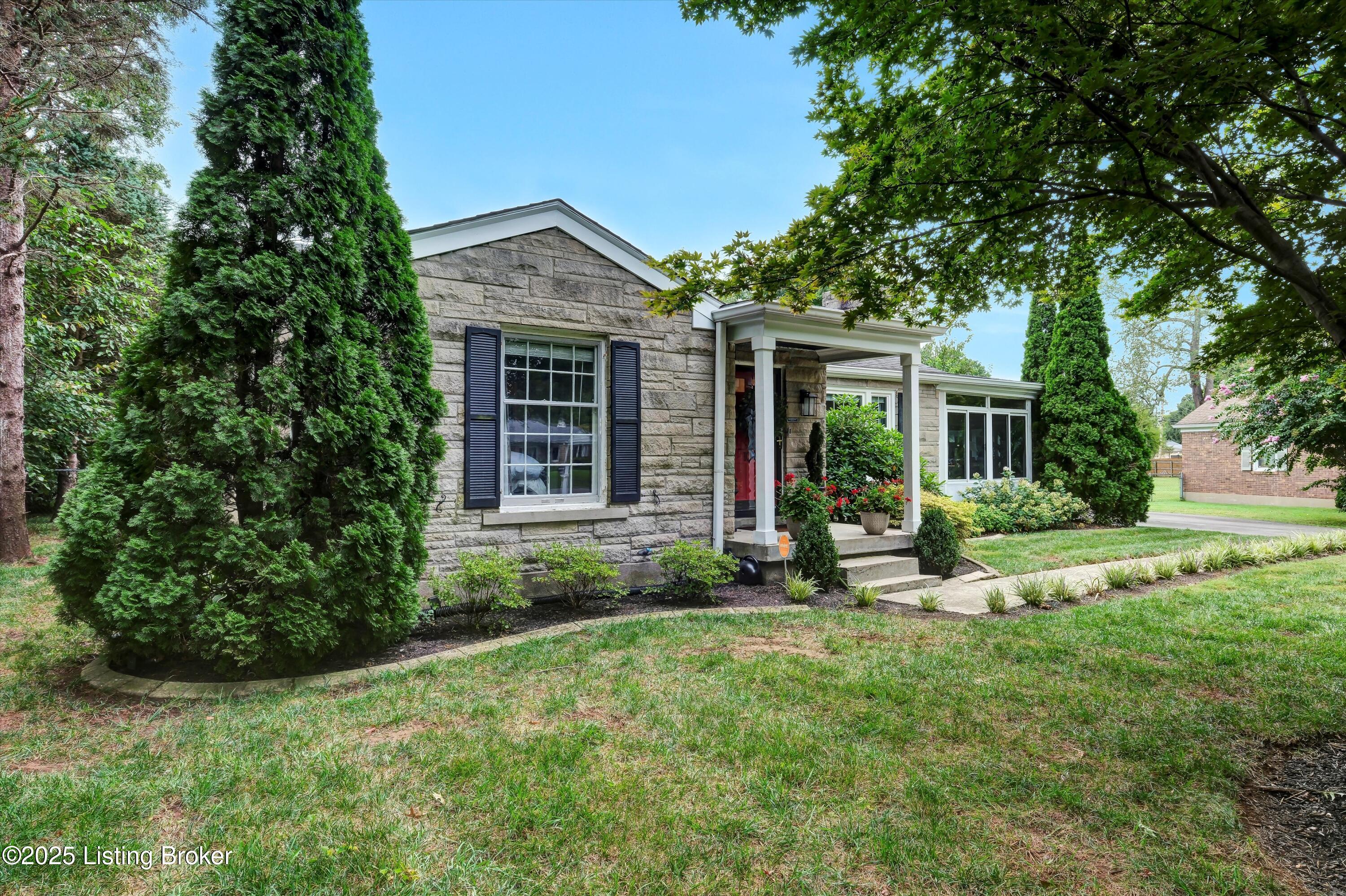 104 South Hampton Rd