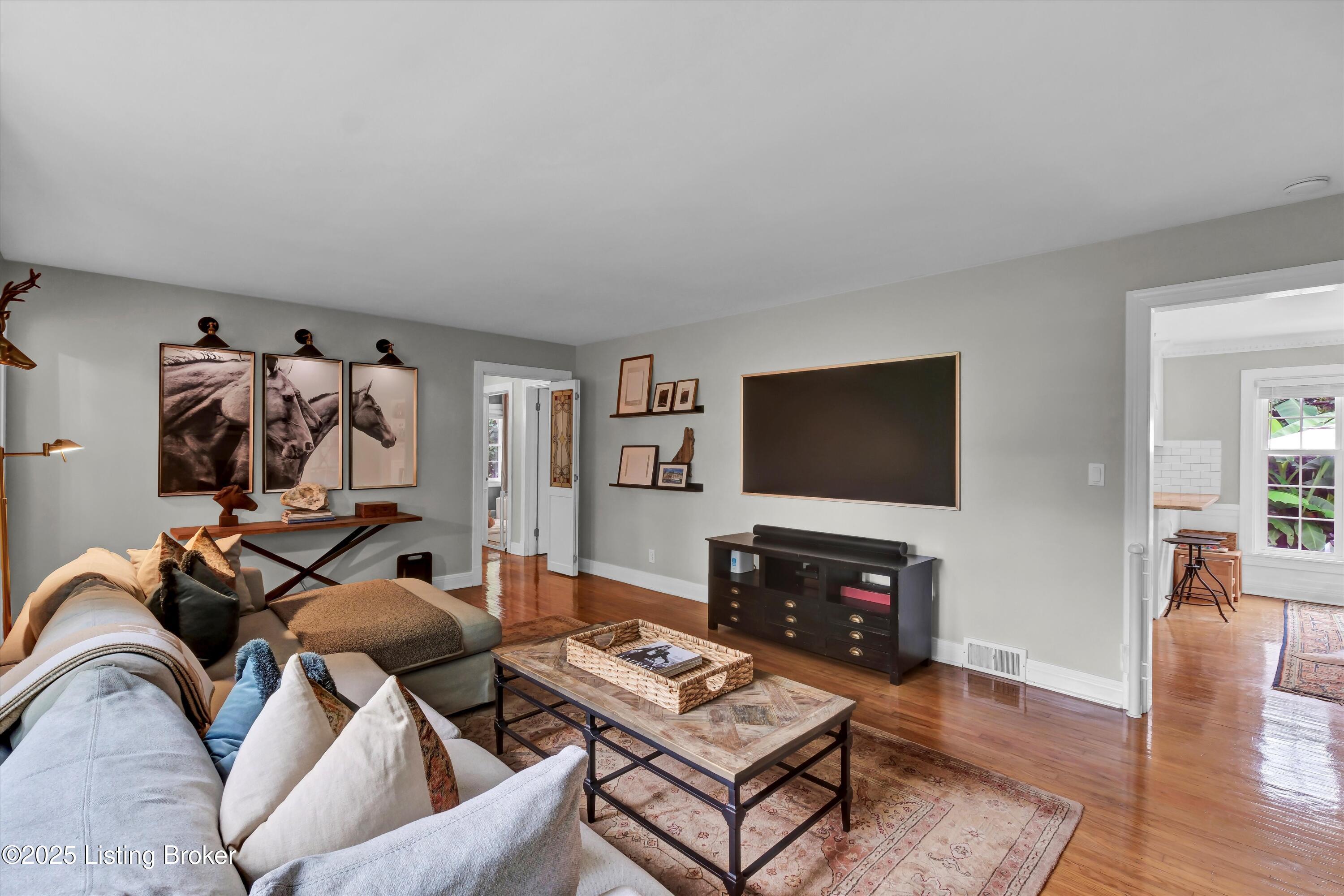 104 South Hampton Rd